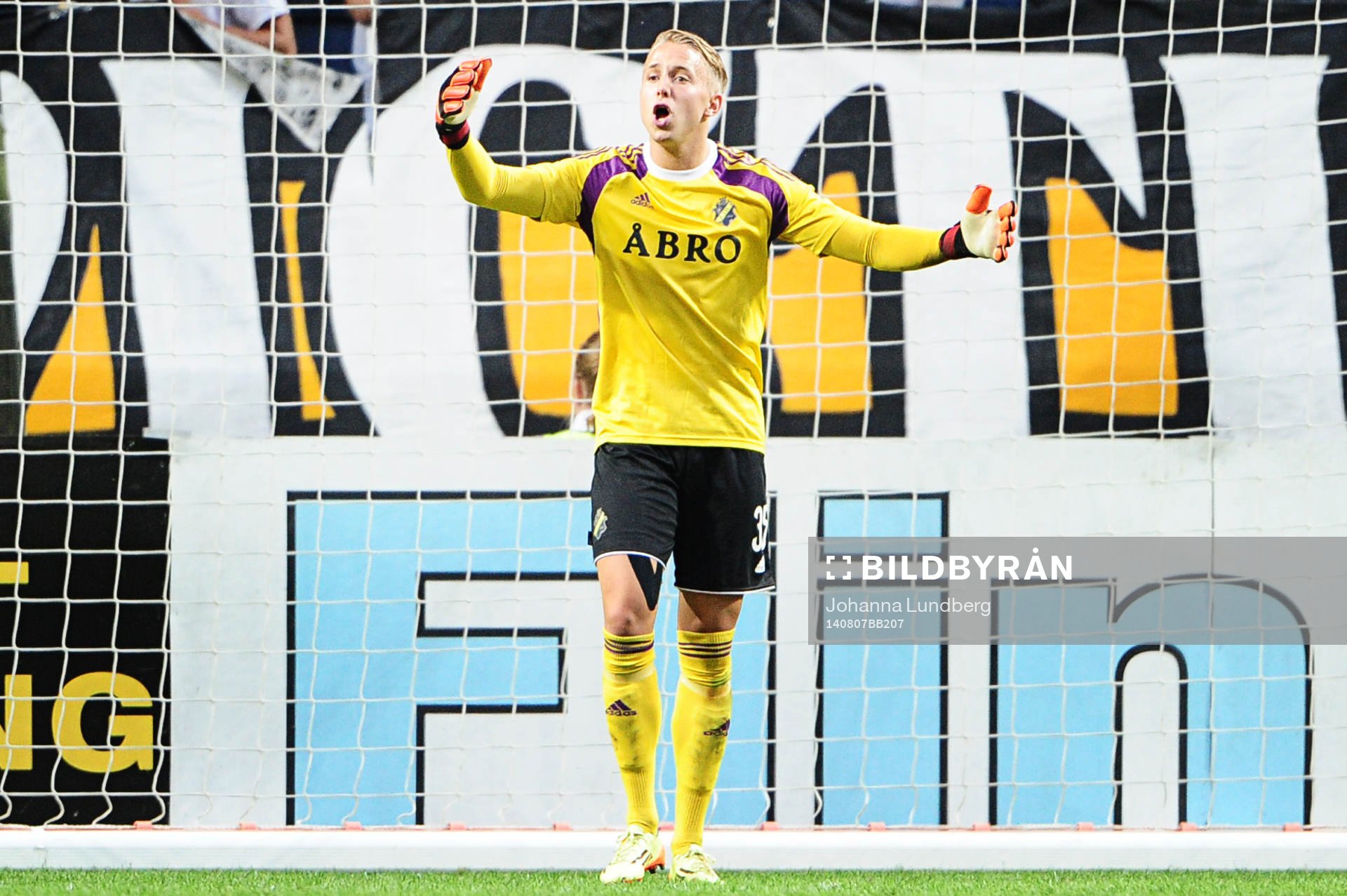 s målvakt Patrik Carlgren deppar
