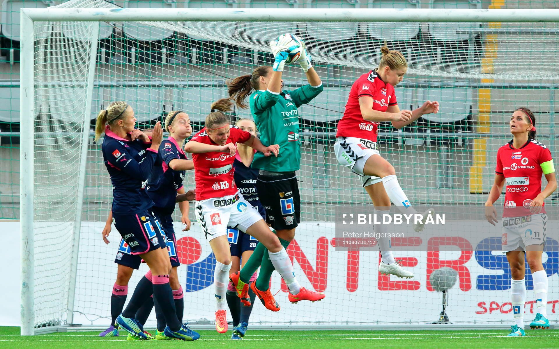 Linköpings målvakt Katlynn Fraine räddar