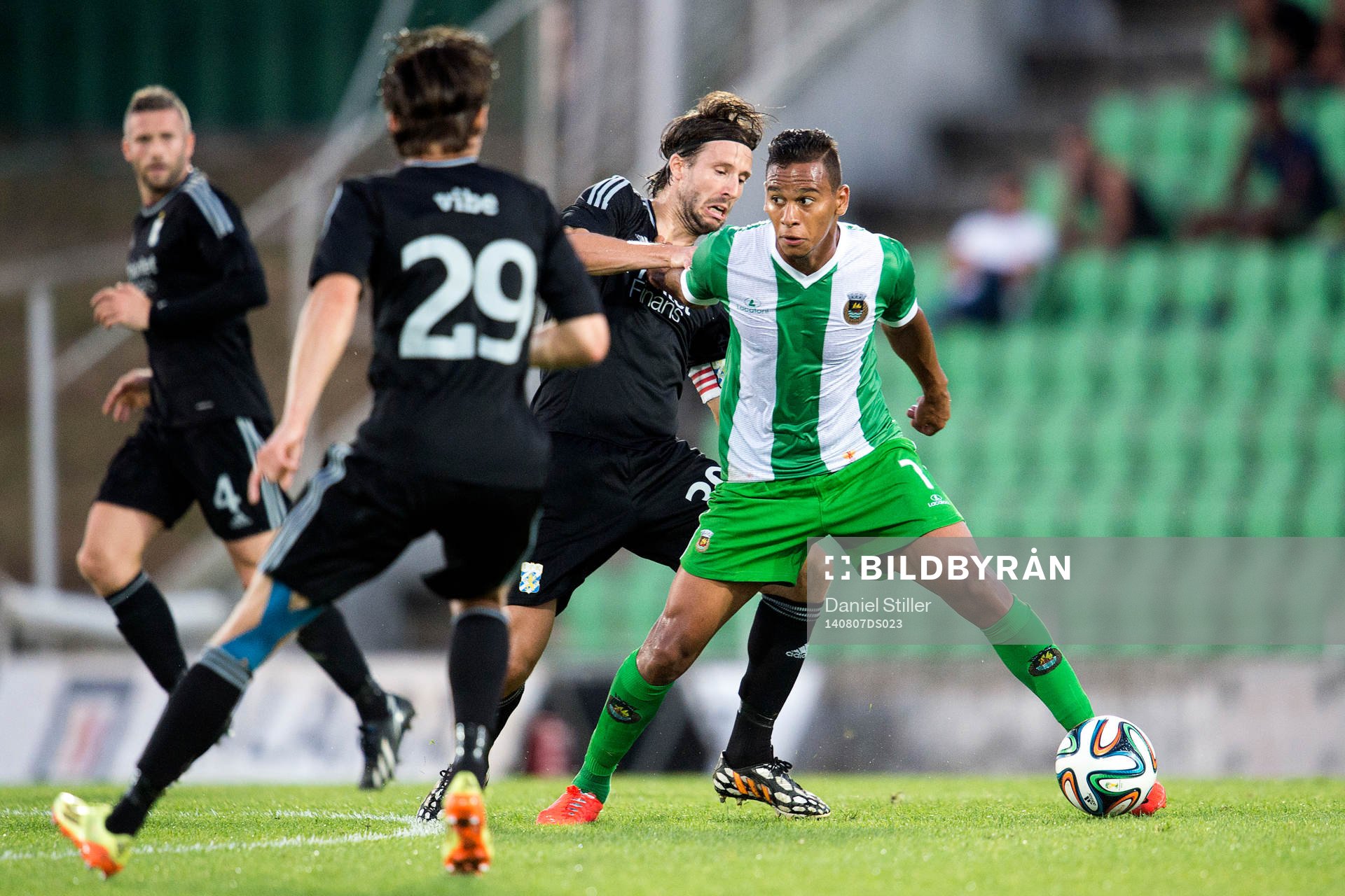 Rio Aves Luis Augusto håller undan för IFK Göteborgs