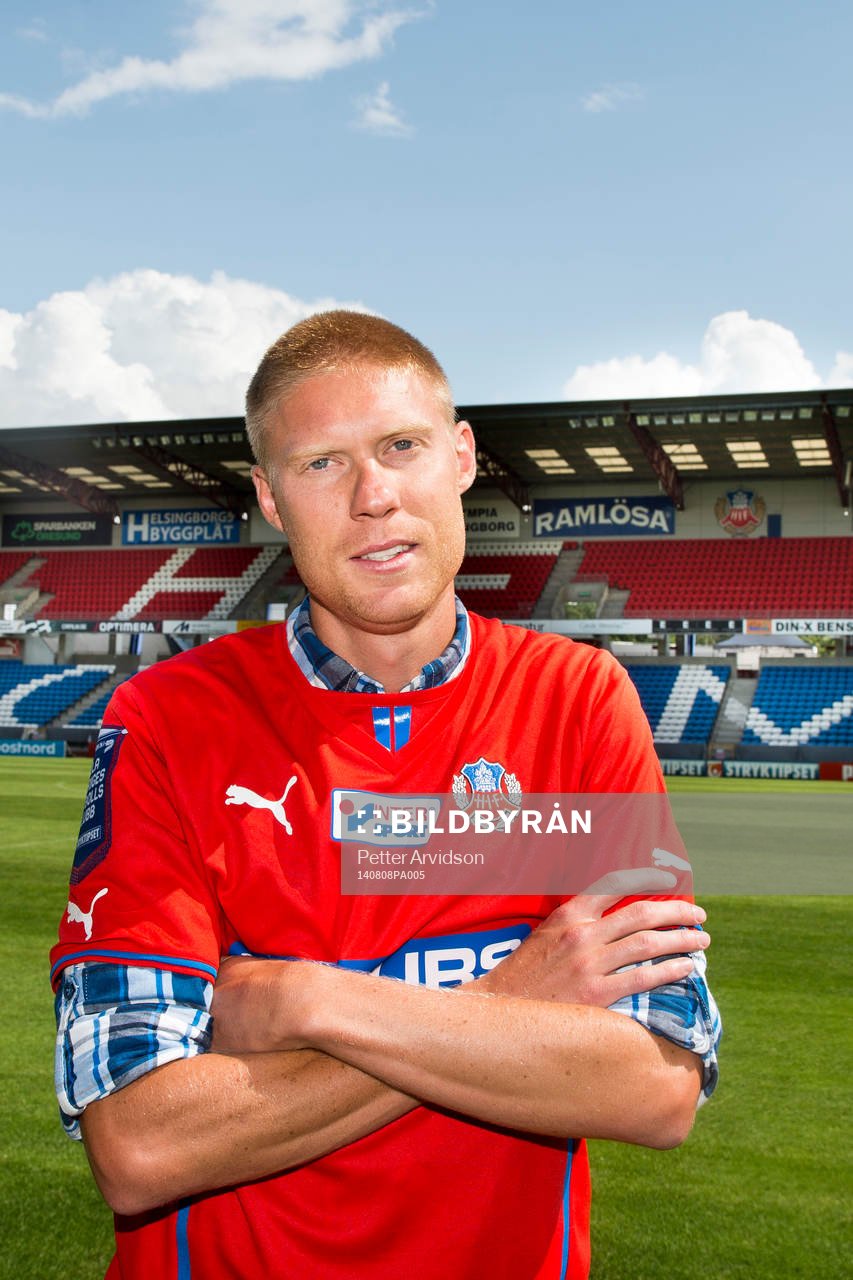 Helsingborgs nyförvärv Markus Holgersson poserar för ett porträtt efter en presskonferens där han presenteras som ny spelare i Helsingborg den 8 augusti 2014 i Helsingborg.