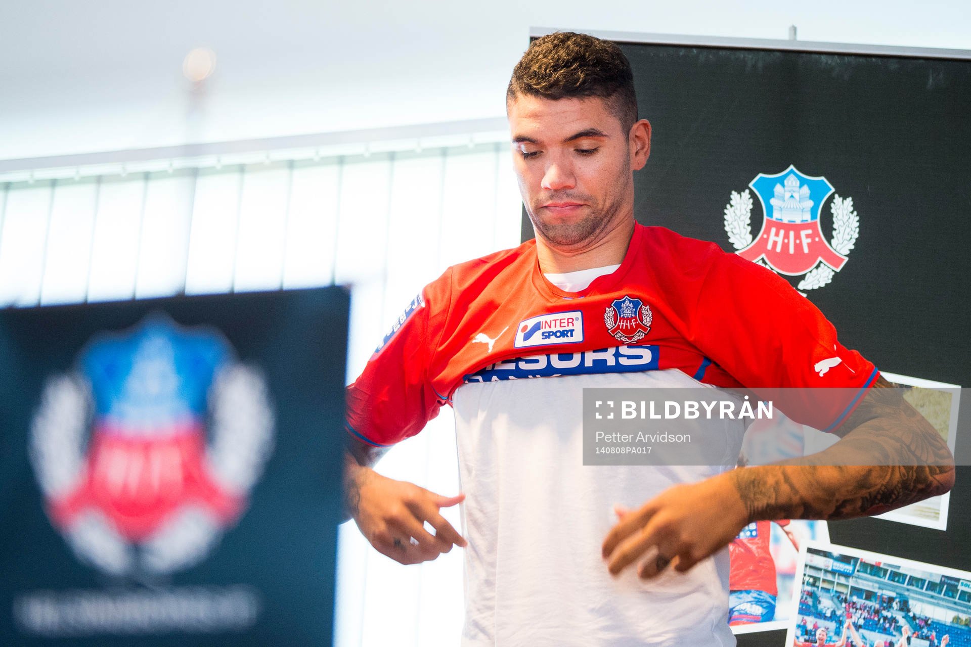 Helsingborgs nyförvärv Victor Pálsson under presskonferens där han presenteras som ny spelare i Helsingborg den 8 augusti 2014 i Helsingborg.