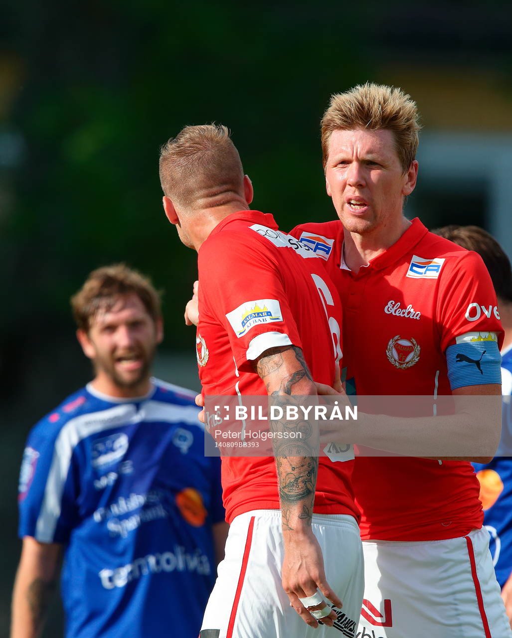 Kalmars Marcus Nilsson reagerar och stoppas av Kalmars David Elm under fotbollsmatchen i Allsvenskan mellan Åtvidaberg och Kalmar den 09 augusti 2014 i Åtvidaberg.