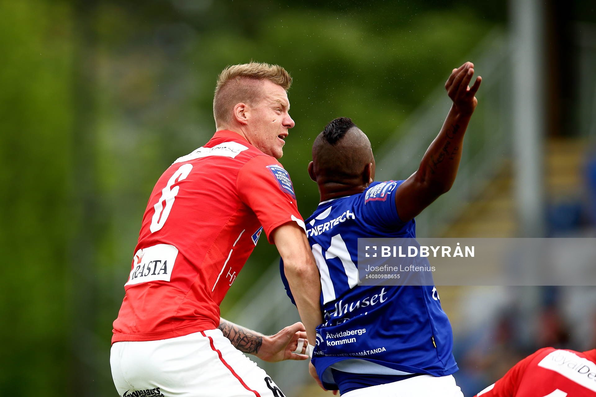 Kalmars Marcus Nilsson och Åtvidabergs Ricardo Santos i en