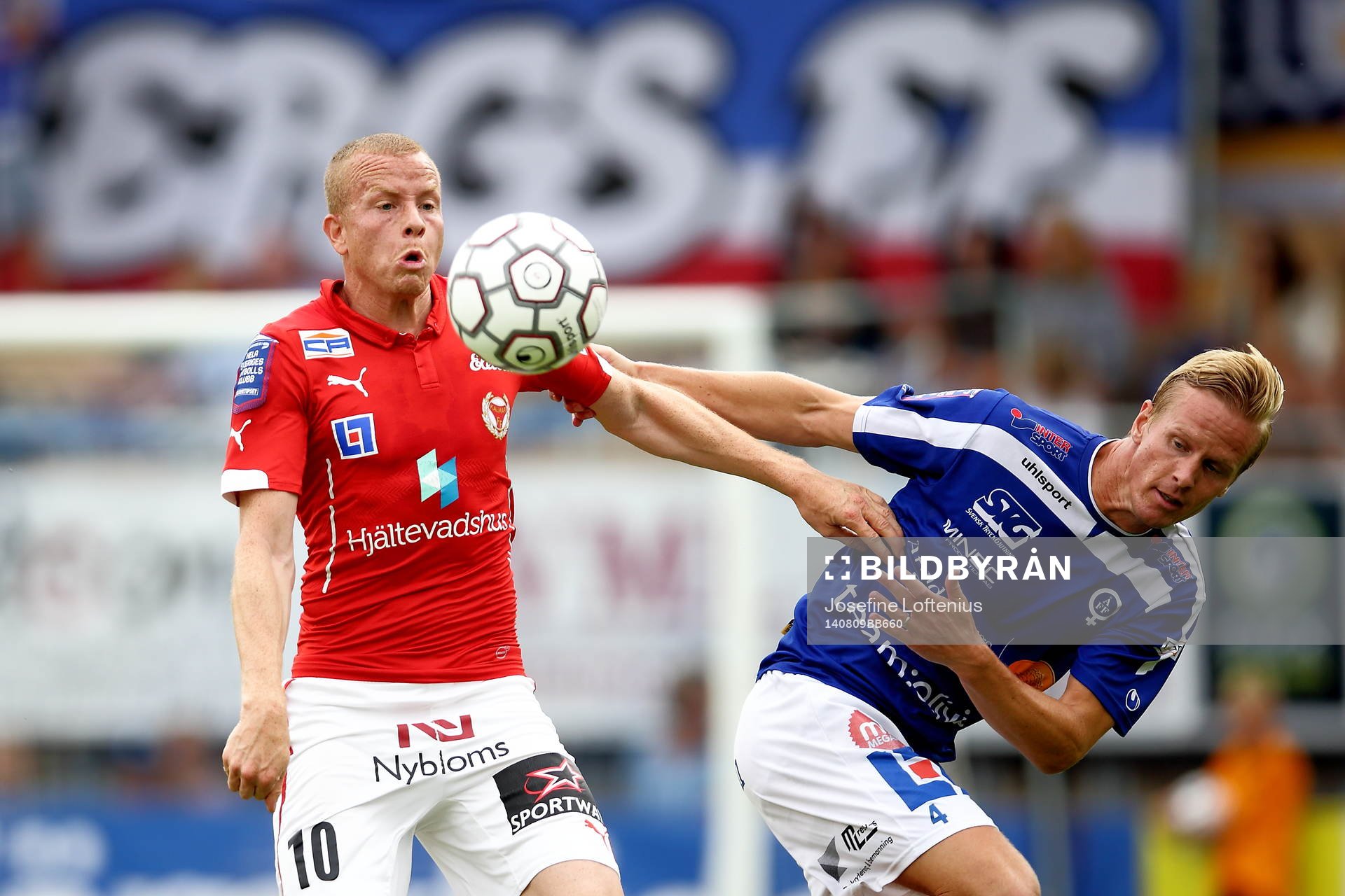 Kalmars Tobias Eriksson och Åtvidabergs Andreas Dahlén i närkamp under fotbollsmatchen i Allsvenskan mellan Åtvidaberg och Kalmar den 09 augusti 2014 i Åtvidaberg.