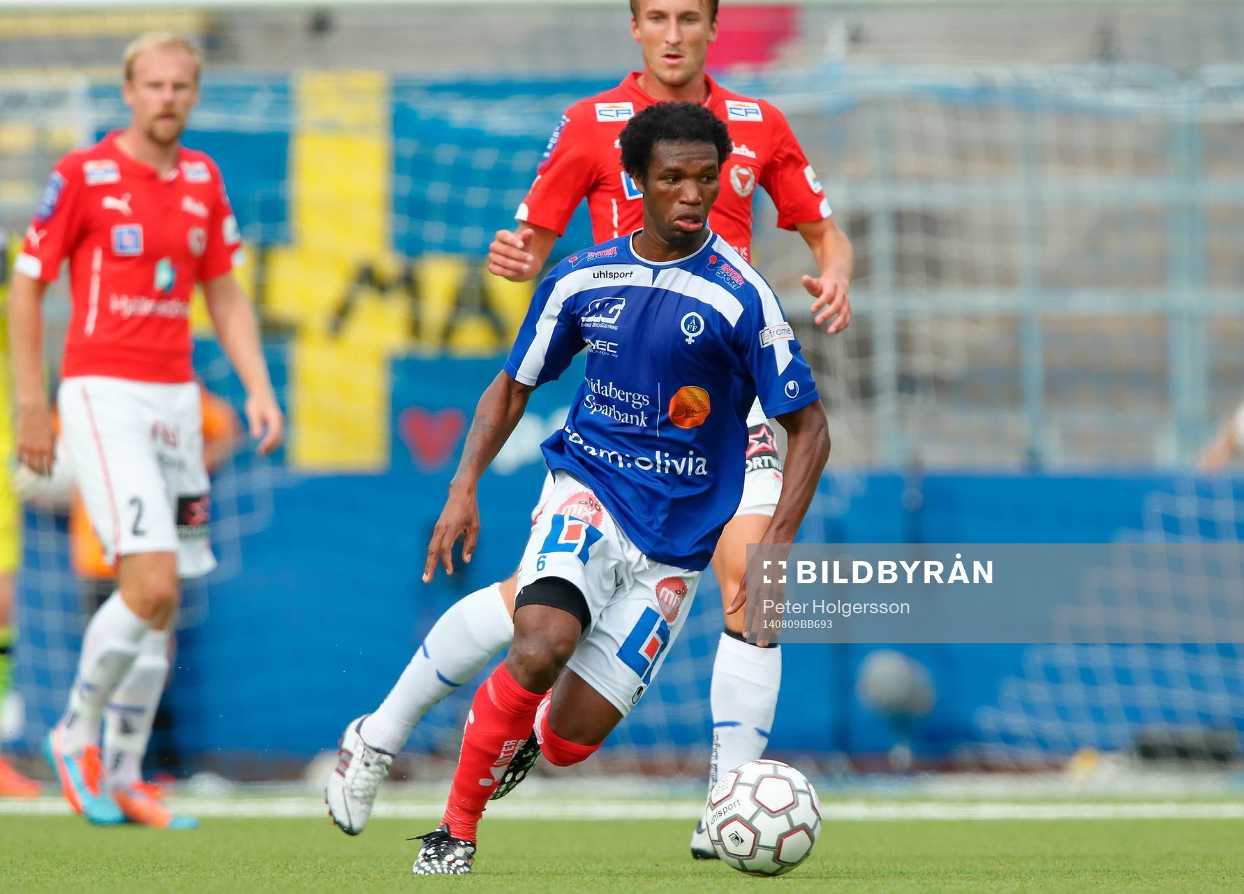 Åtvidabergs Mohamed Abubakari frmför Kalmars Tor Øyvind Hovda under fotbollsmatchen i Allsvenskan mellan Åtvidaberg och Kalmar den 09 augusti 2014 i Åtvidaberg.