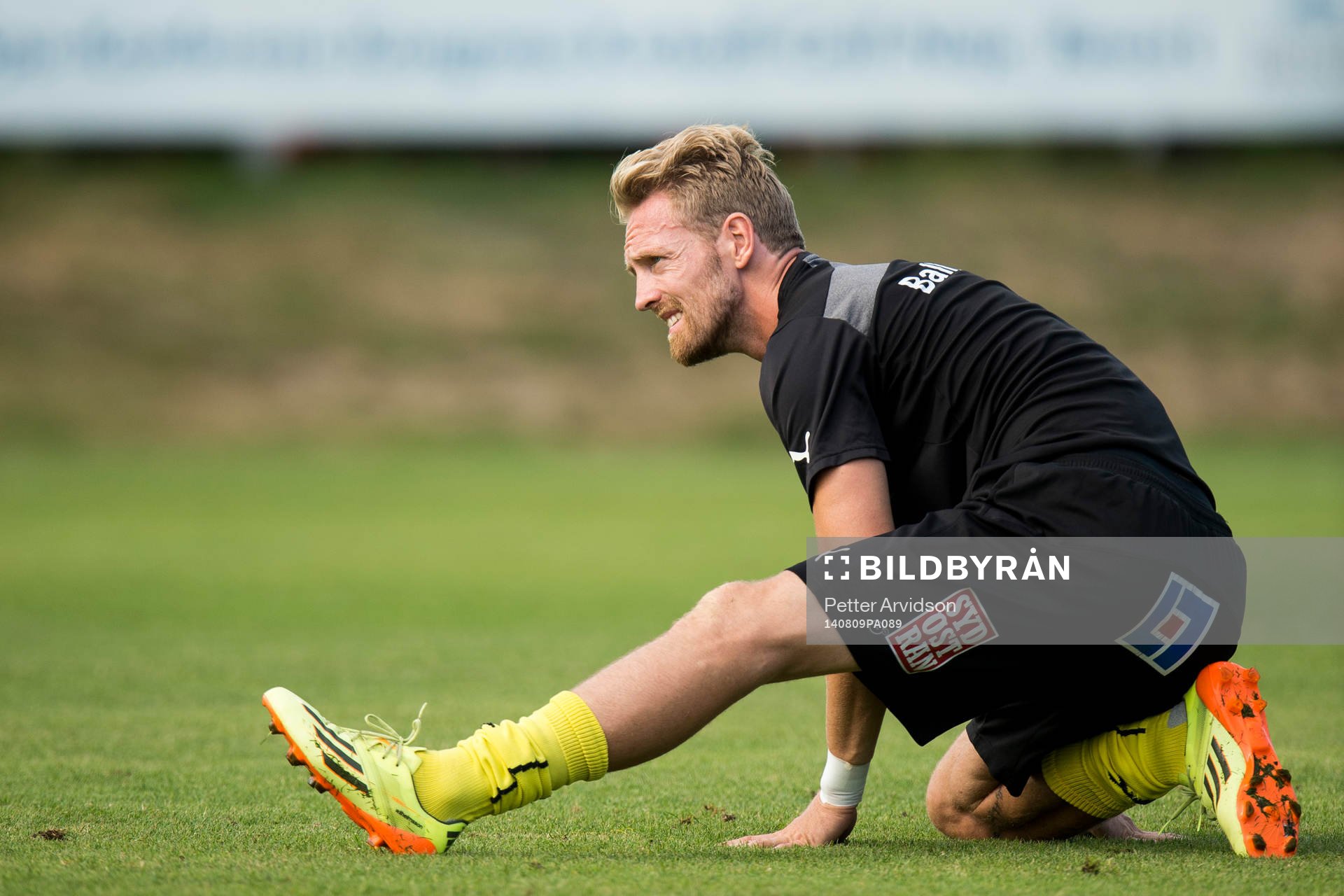 Mjällbys Christian Wilhelmsson stretchar