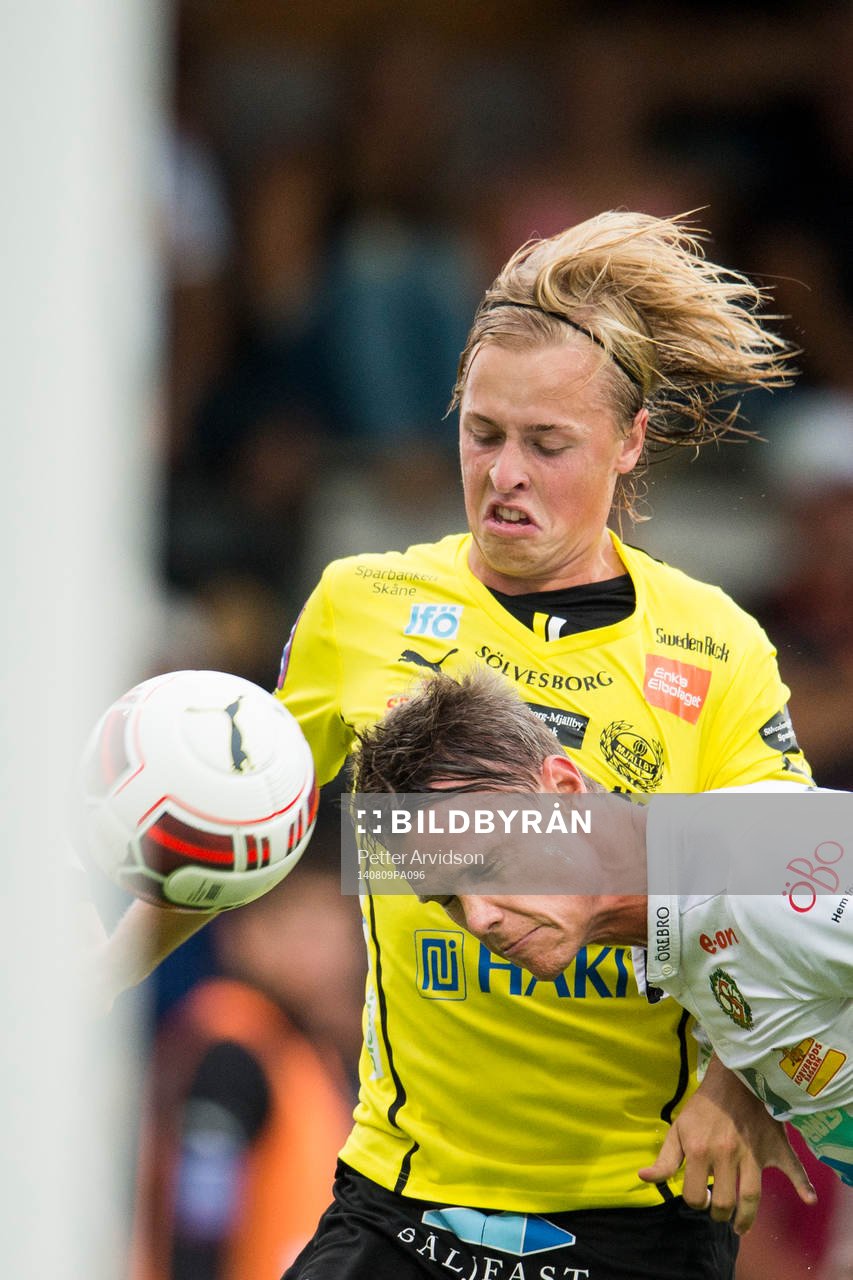 Mjällbys Robin Strömberg i kamp med Örebros Erik Moberg under fotbollsmatchen i Allsvenskan mellan Mjällby och Örebro den 9 augusti 2014 i Mjällby.