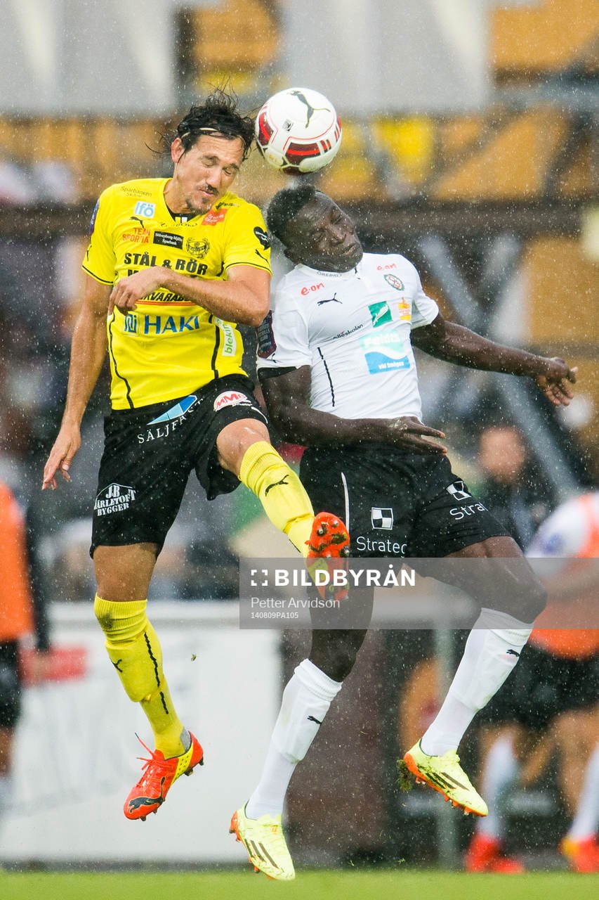 Mjällbys Daniel Ivanovski i nickduell med Örebros