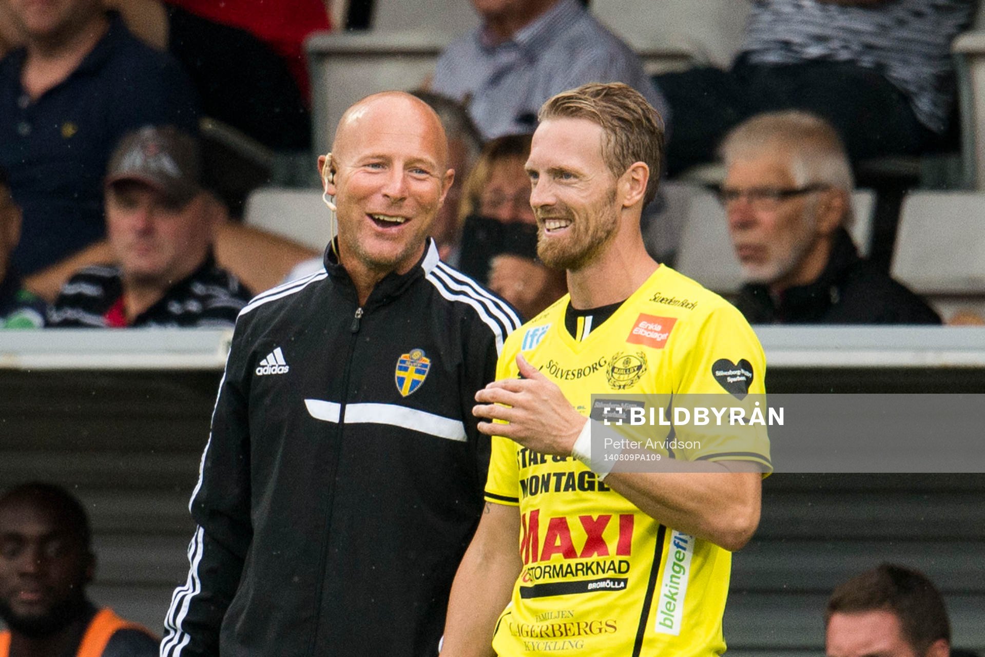Fjärdedomare Roger Persson och Mjällbys Christian