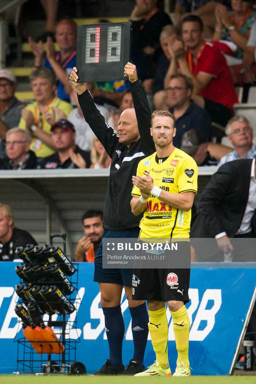 Mjällbys Christian Wilhelmsson påväg in