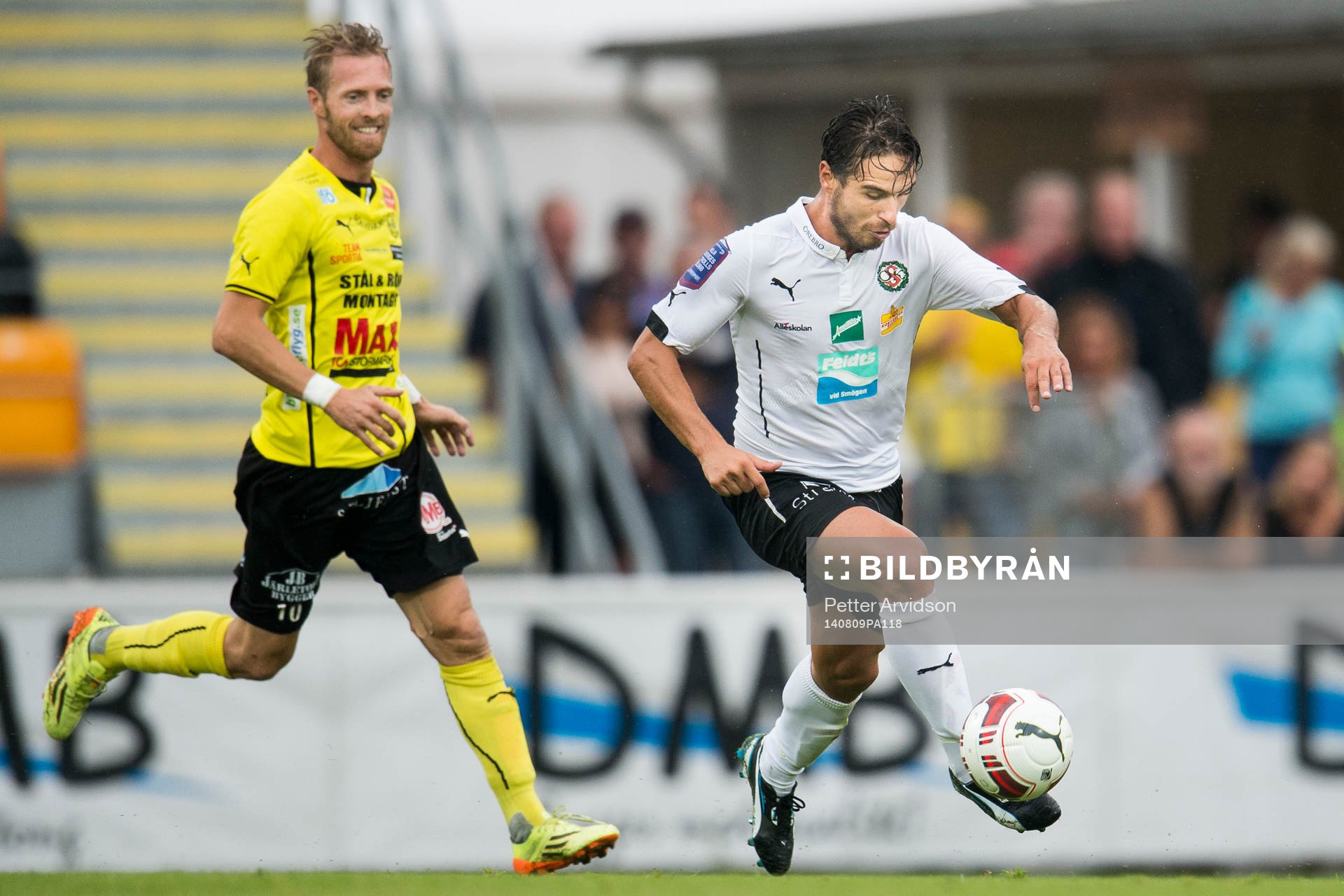 Mjällbys Christian Wilhelmsson jagar Örebros Nordin Gerzic