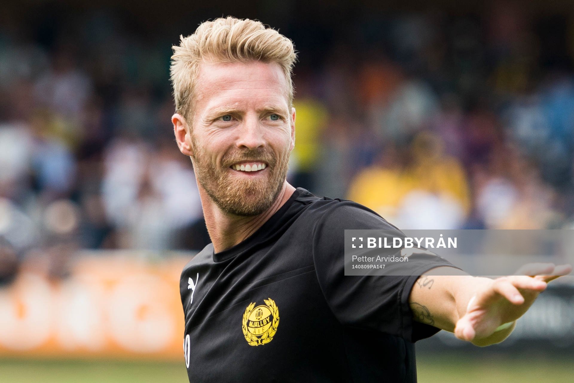 Mjällbys Christian Wilhelmsson värmer upp