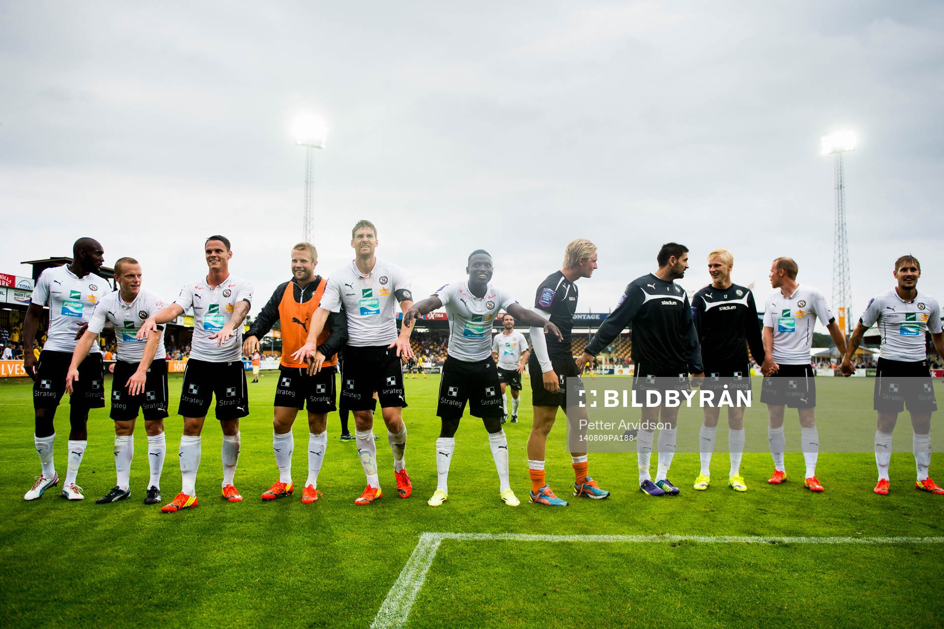 Örebros spelare jublar
