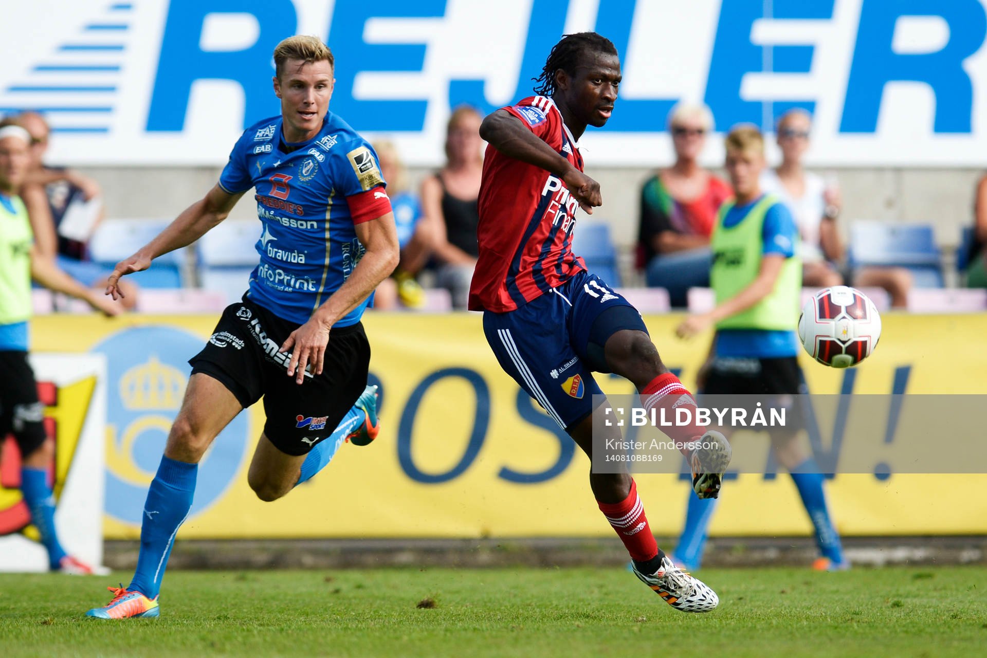 Halmstads Richard Magyar och Djurgårdens Amadou Jawo