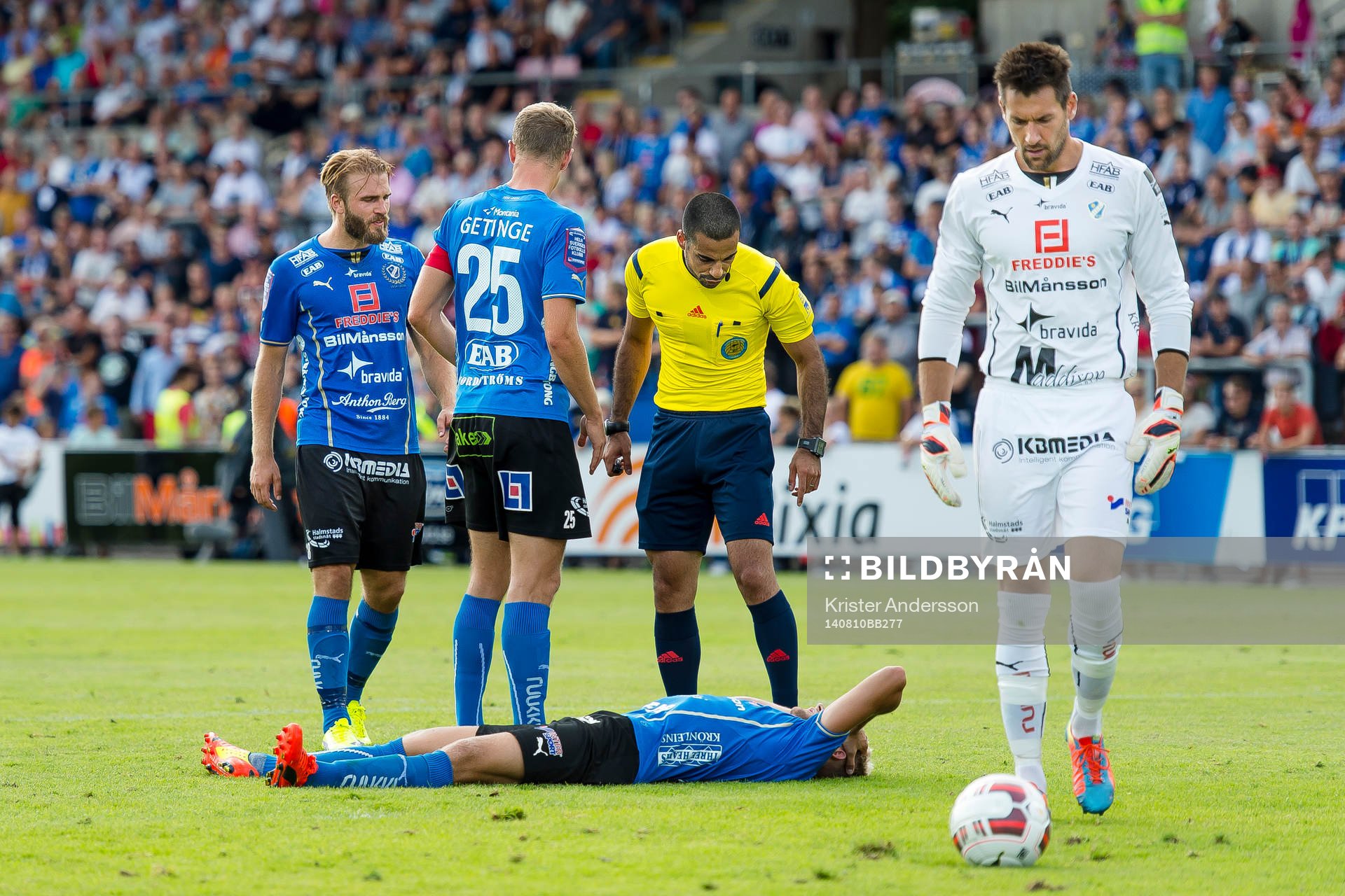 Halmstads Viktor Ljung har fått sig en smäll