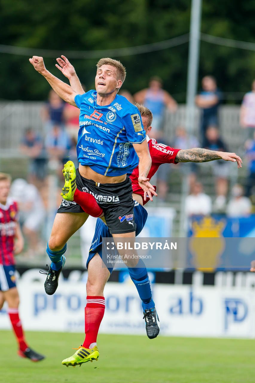 Halmstads Mikael Boman blir sparkad av Djurgårdens