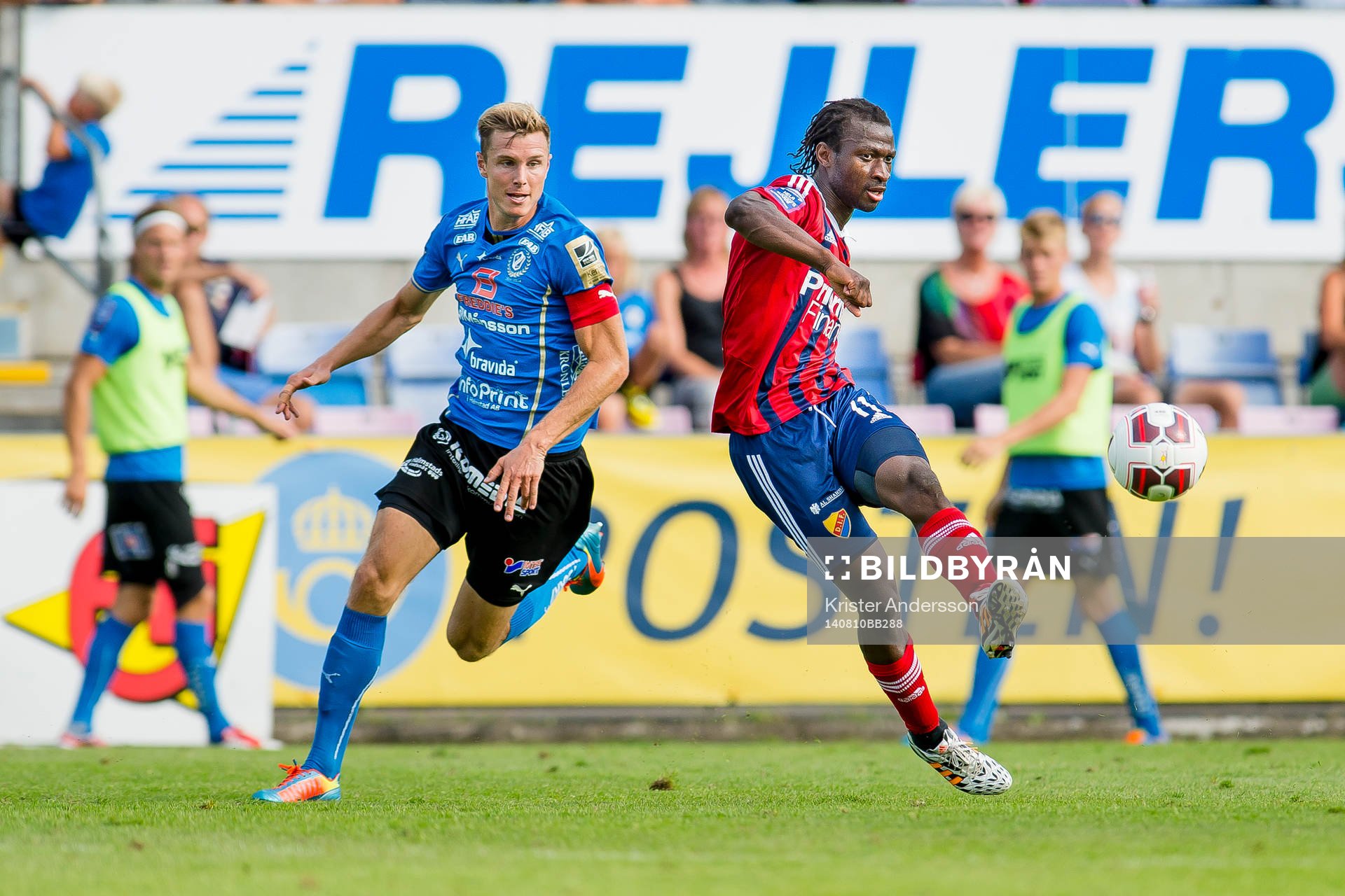 Halmstads Richard Magyar och Djurgårdens Amadou Jawo