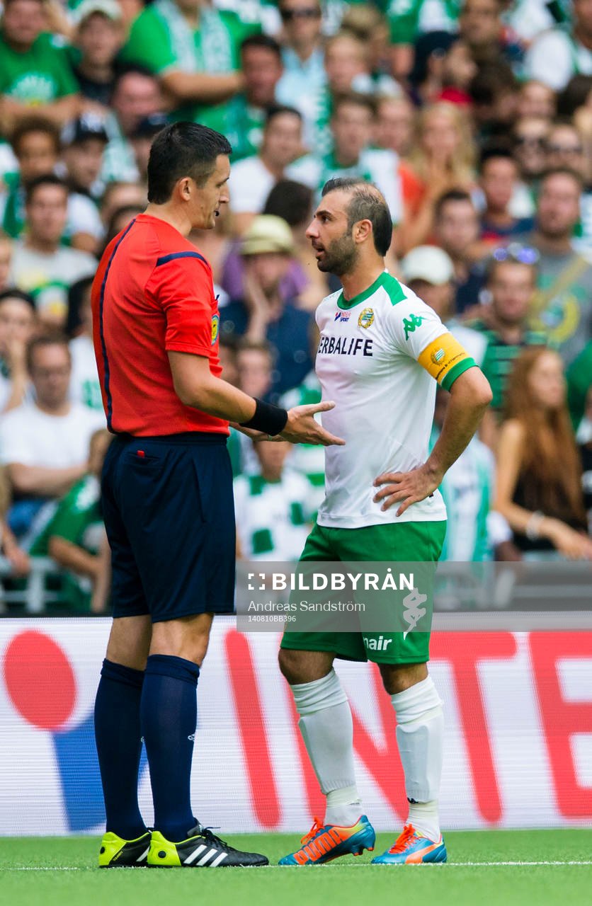 Hammarbys Kennedy Bakircioglu  diskuterar med Domare Nermin