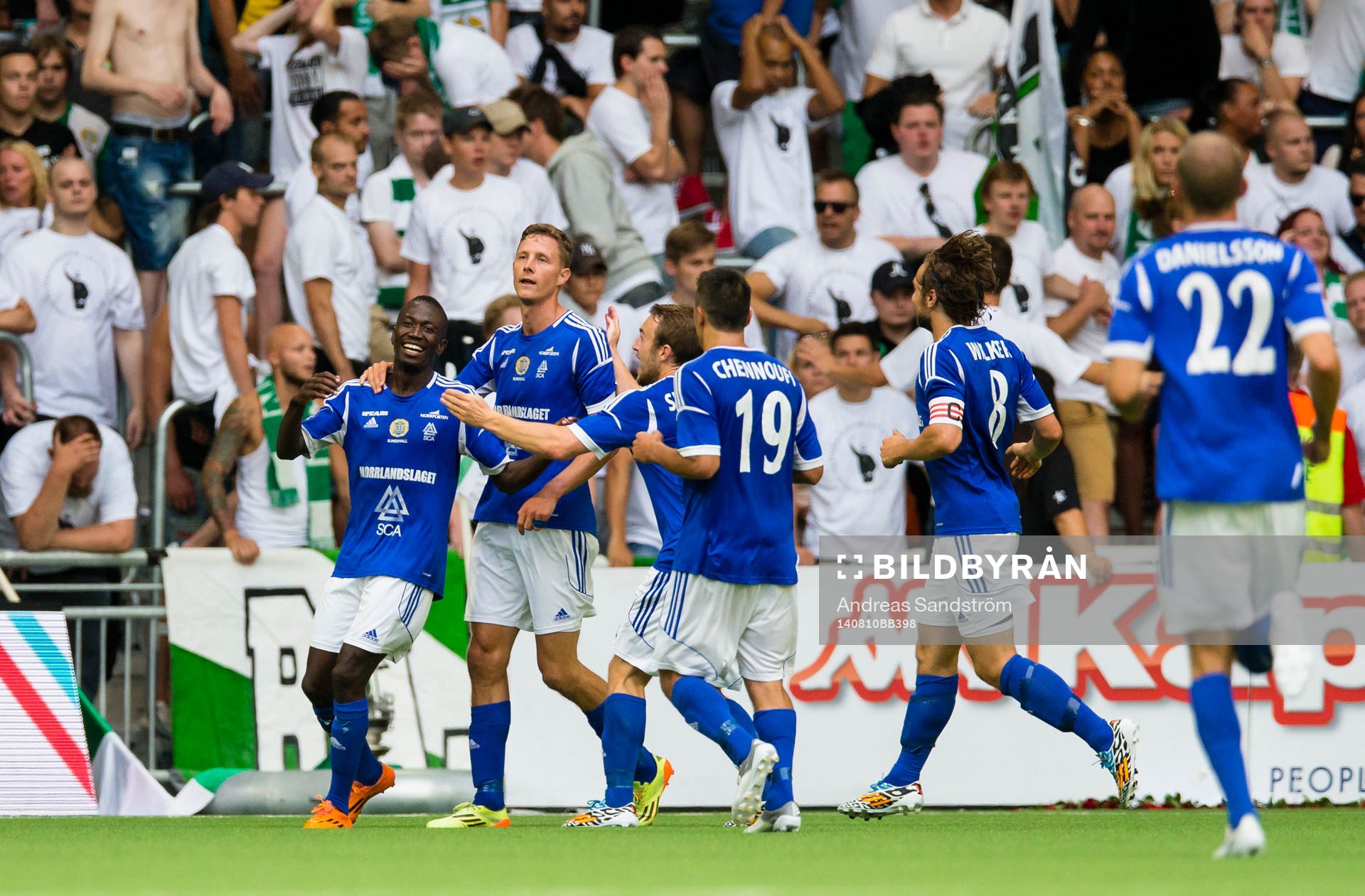 GIF Sundsvalls Pa Amat Dibba (v) gör 0-2 och gratuleras av lagkamrater under fotbollsmatchen i Superettan mellan Hammarby och Sundsvall den 10 Augusti 2014 i Stockholm.