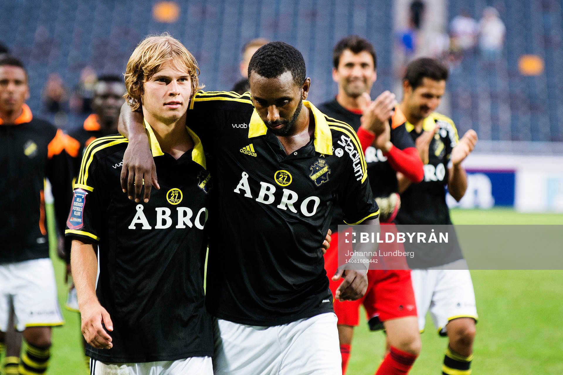 s Sam Lundholm och Henok Goitom jublar