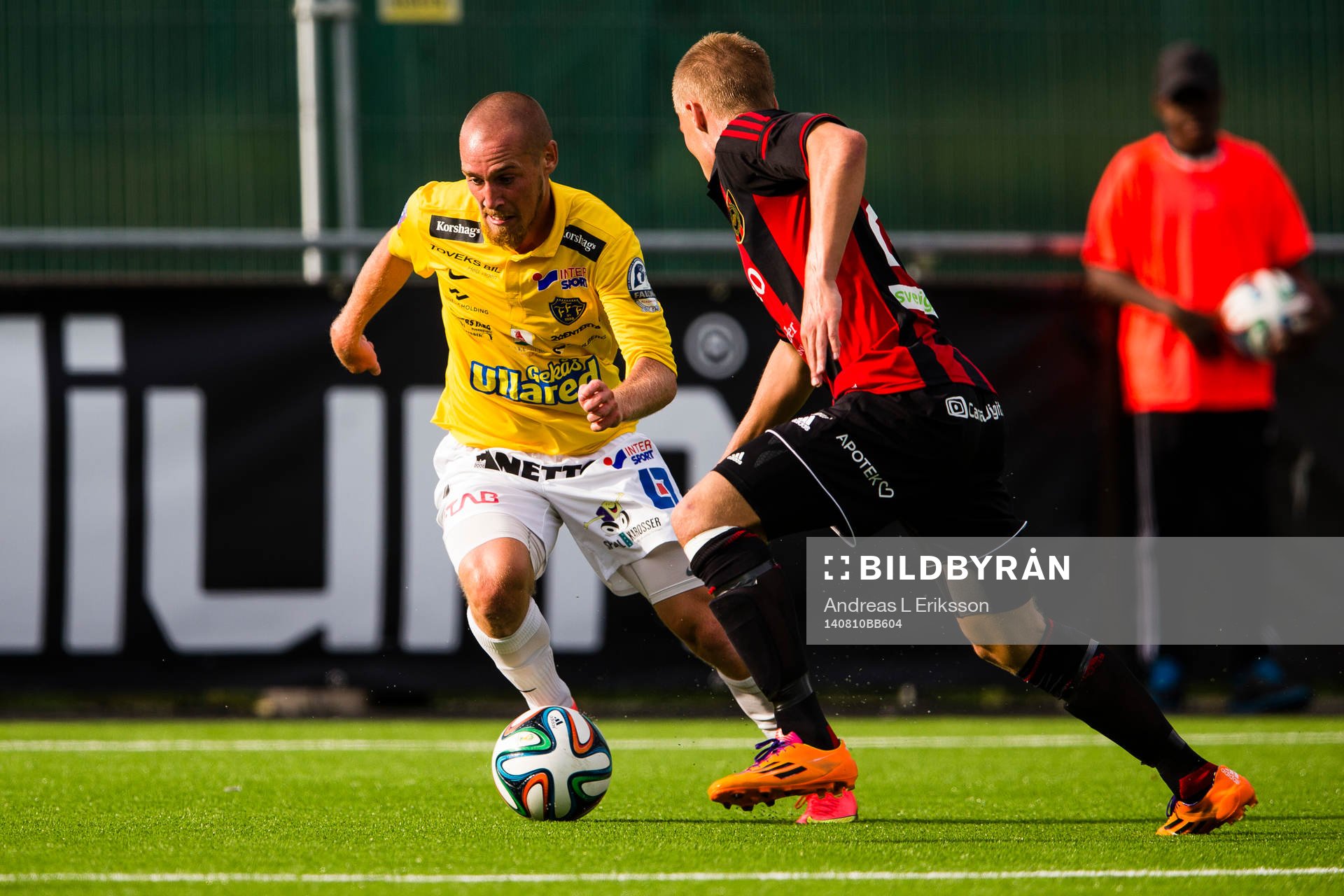 Falkenbergs Christoffer Carlsson och Brommapojkarnas Martin Falkeborn under fotbollsmatchen i Allsvenskan mellan Brommapojkarna och Falkenberg den 10 augusti 2014 i Stockholm.