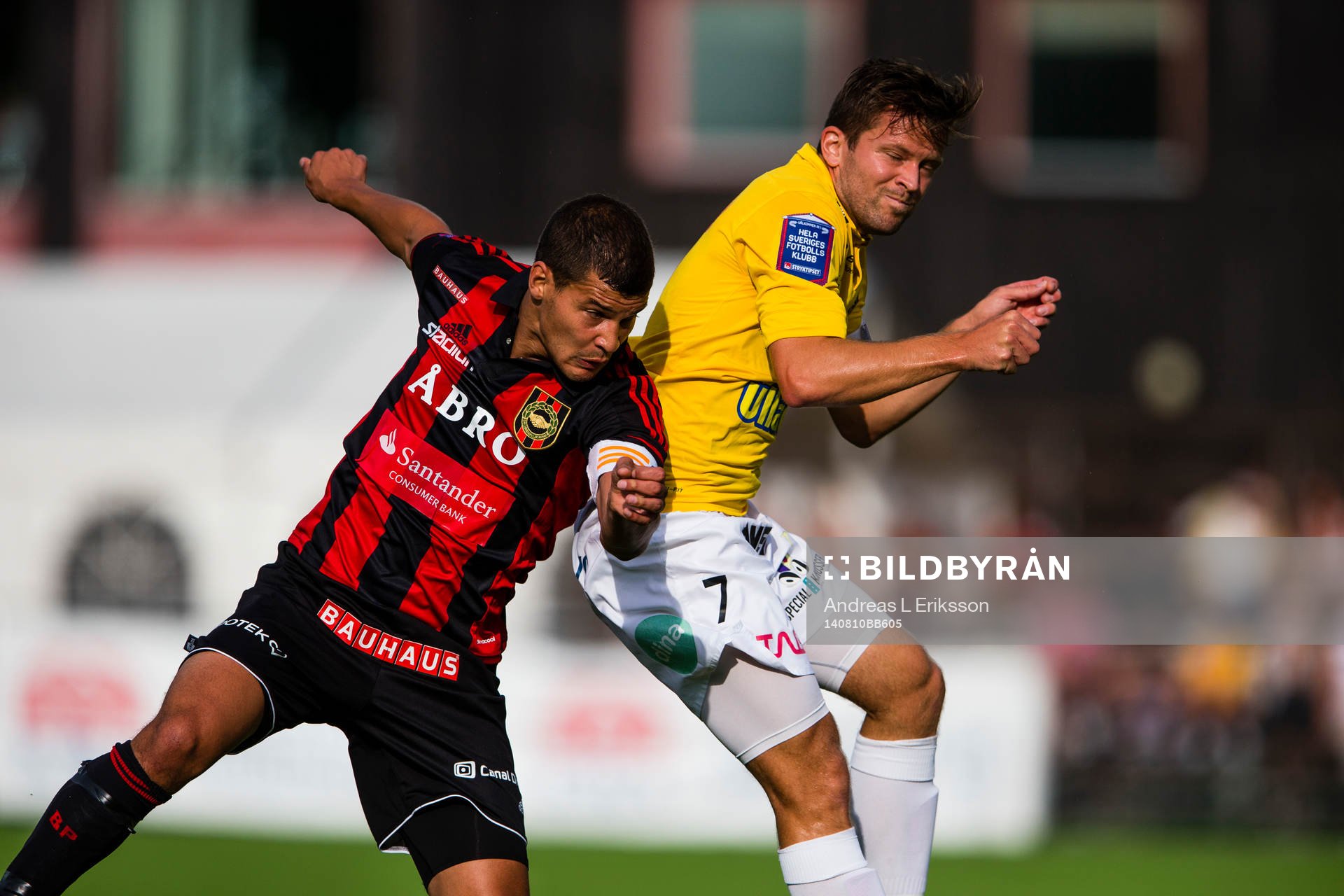 Brommapojkarnas Mauricio Albornoz i närkamp med Falkenbergs David Svensson under fotbollsmatchen i Allsvenskan mellan Brommapojkarna och Falkenberg den 10 augusti 2014 i Stockholm.