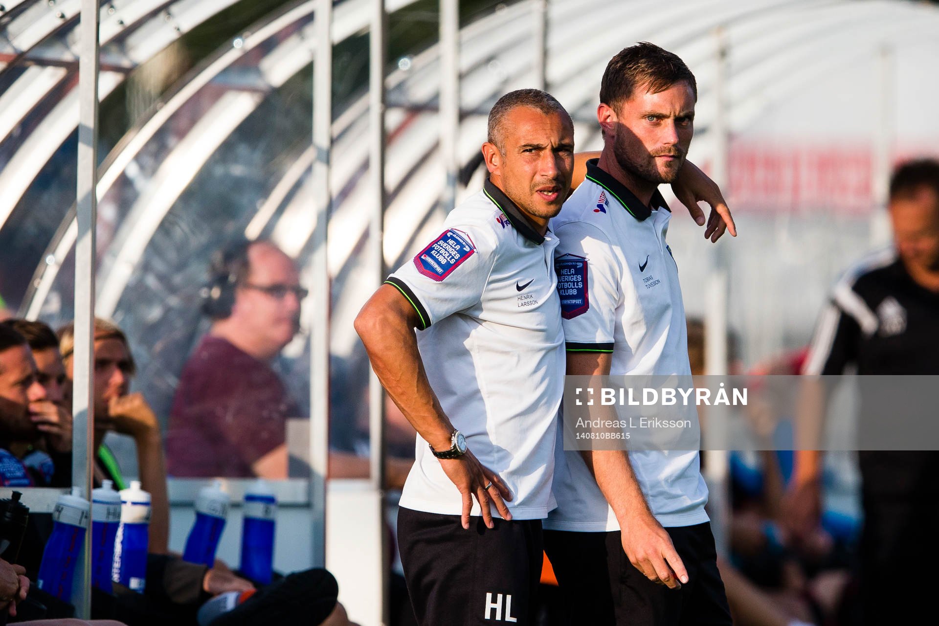 Falkenbergs tränare Henrik Larsson och assisterande tränare Tobias Tuvesson under fotbollsmatchen i Allsvenskan mellan Brommapojkarna och Falkenberg den 10 augusti 2014 i Stockholm.