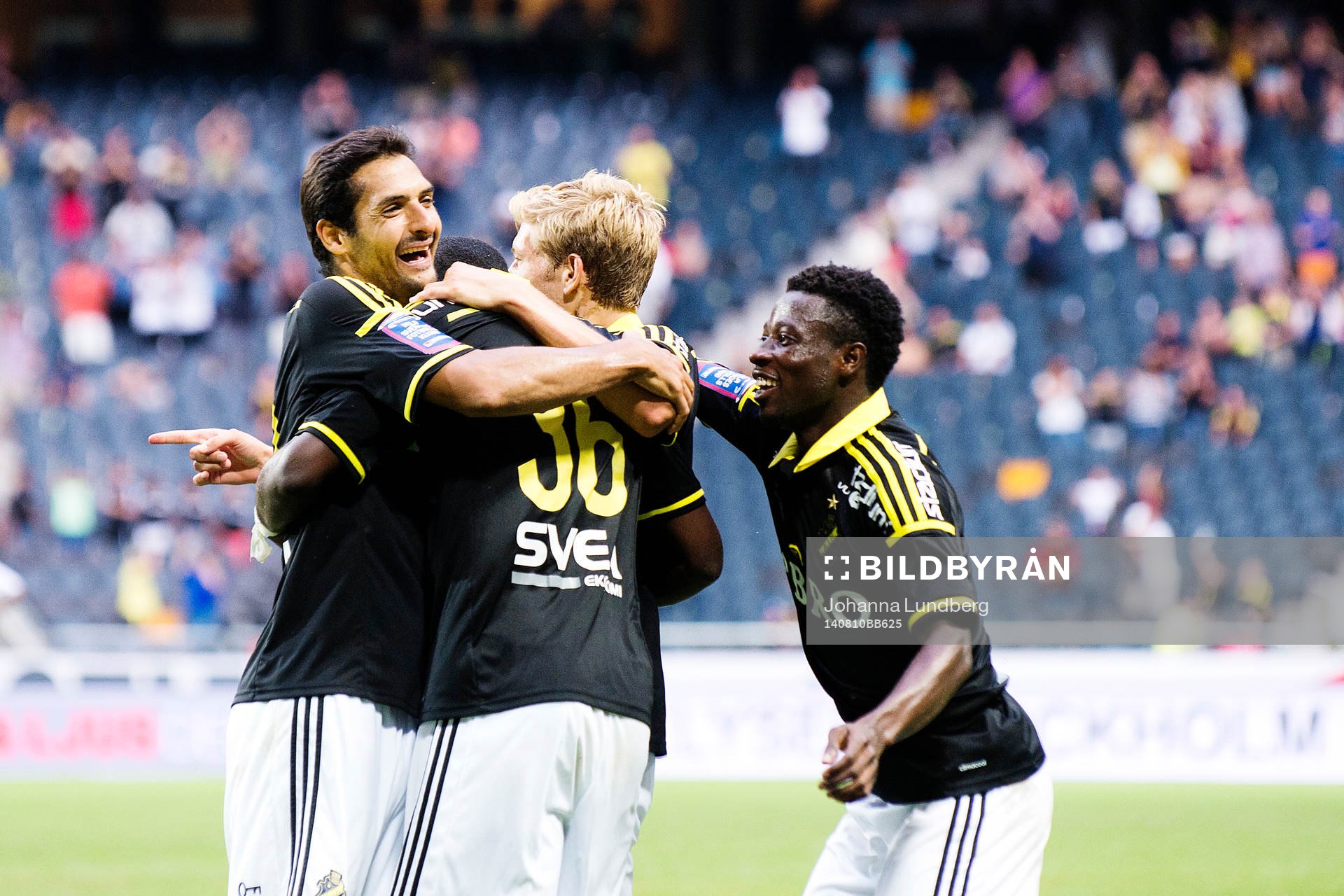 s spelare Celso Borges (tv) och Ebenezer Ofori jublar med
