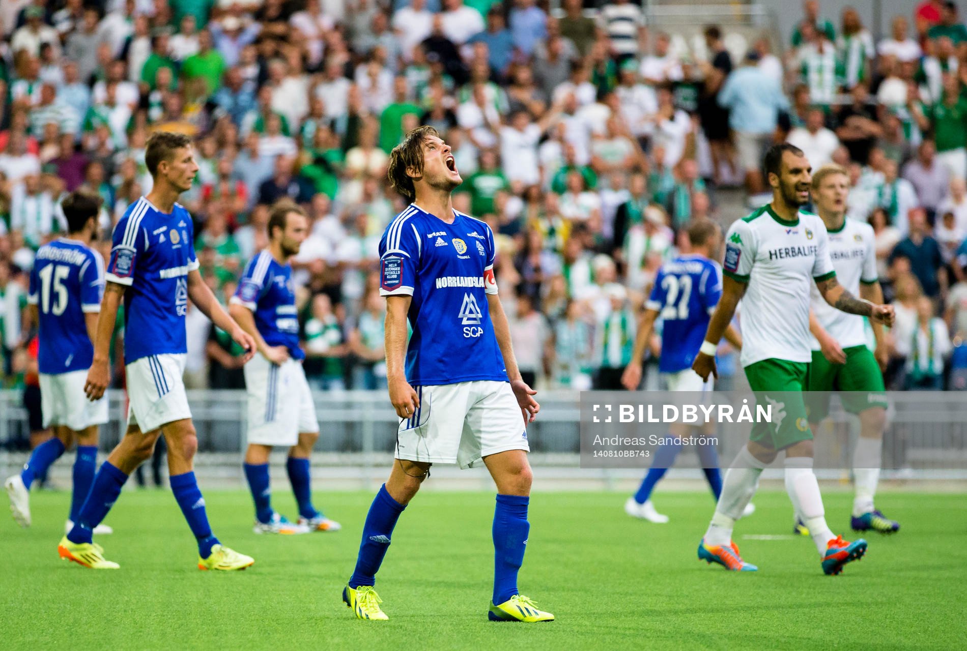 GIF Sundsvalls Eric Larsson reagerar