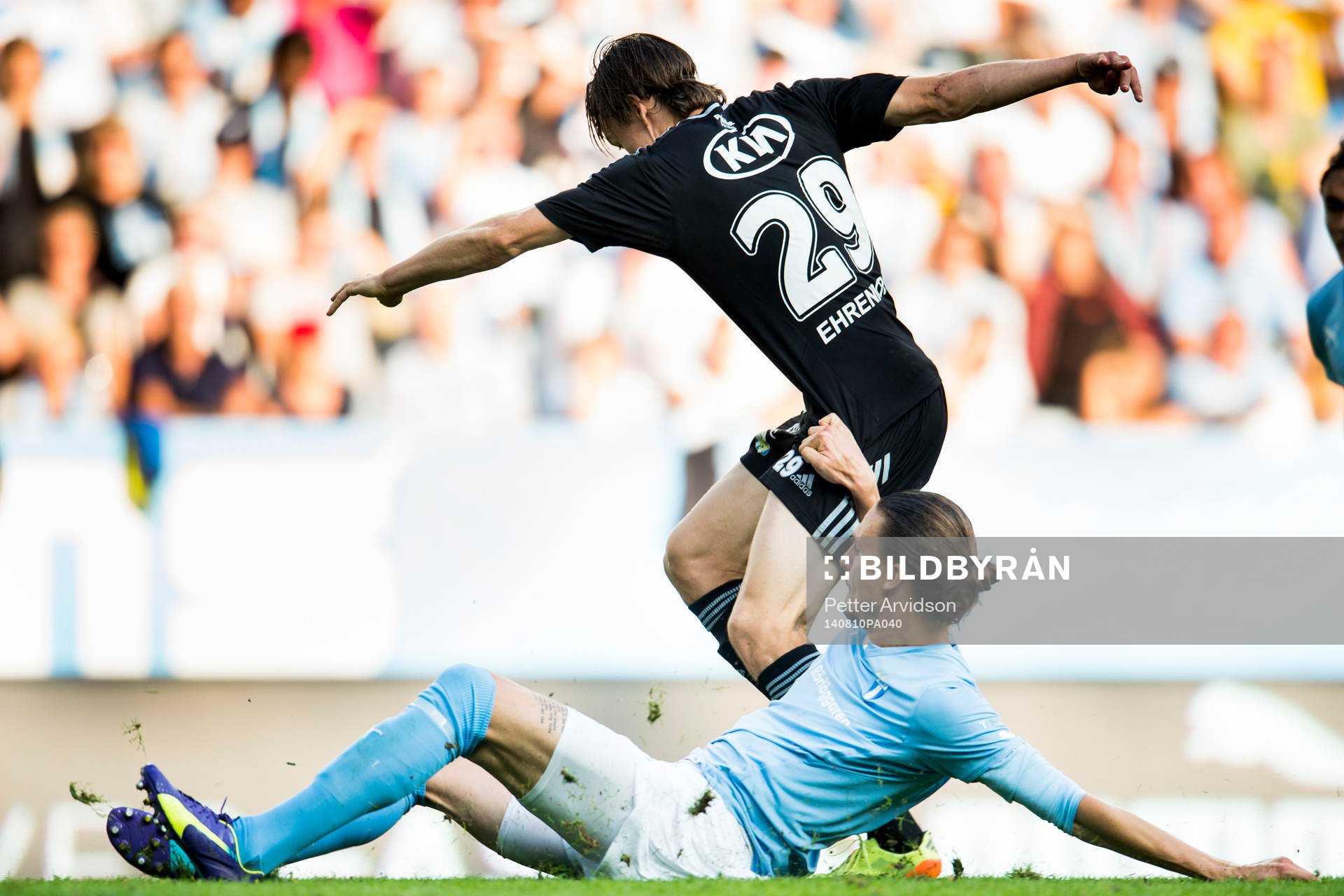 IFK Göteborgs Lasse Vibe tar sig förbi Malmö FFs Erik