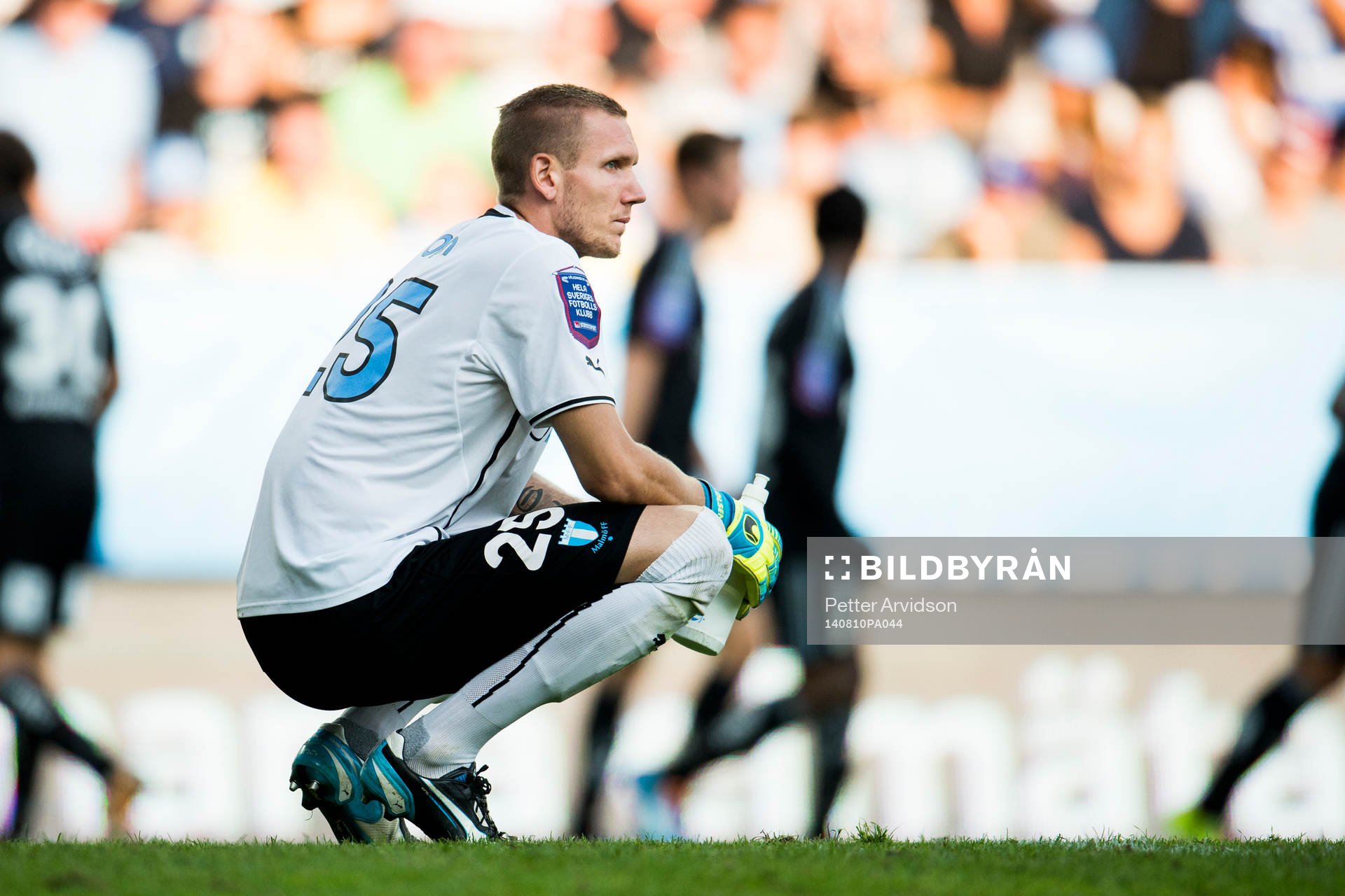 Malmö FFs målvakt Robin Olsen deppar