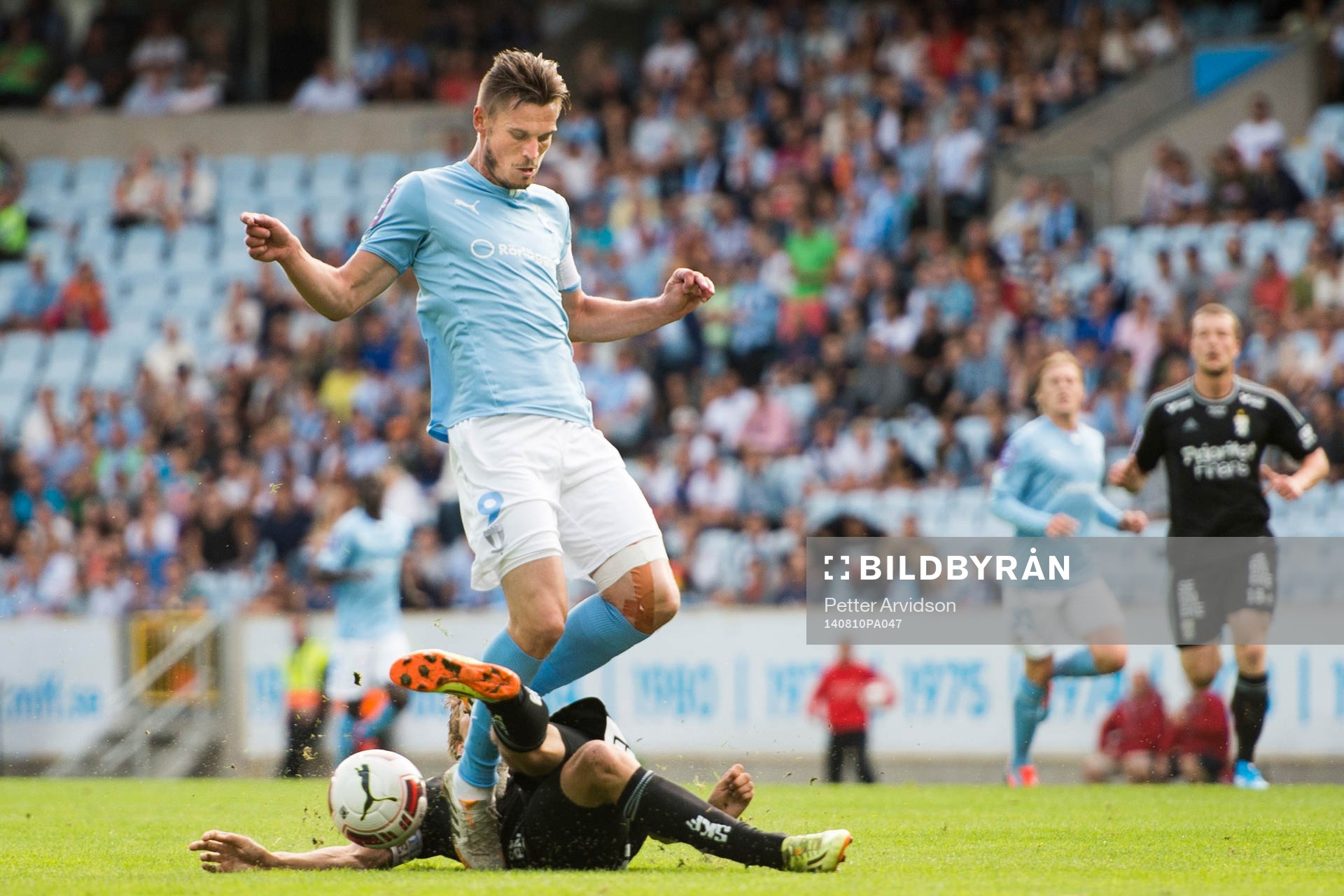 IFK Göteborgs Ludwig Augustinsson glidtacklar Malmö FFs