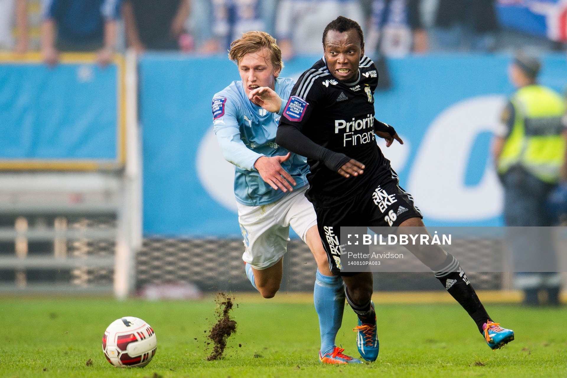 Malmö FFs Emil Forsberg jagar IFK Göteborgs May Mahlangu