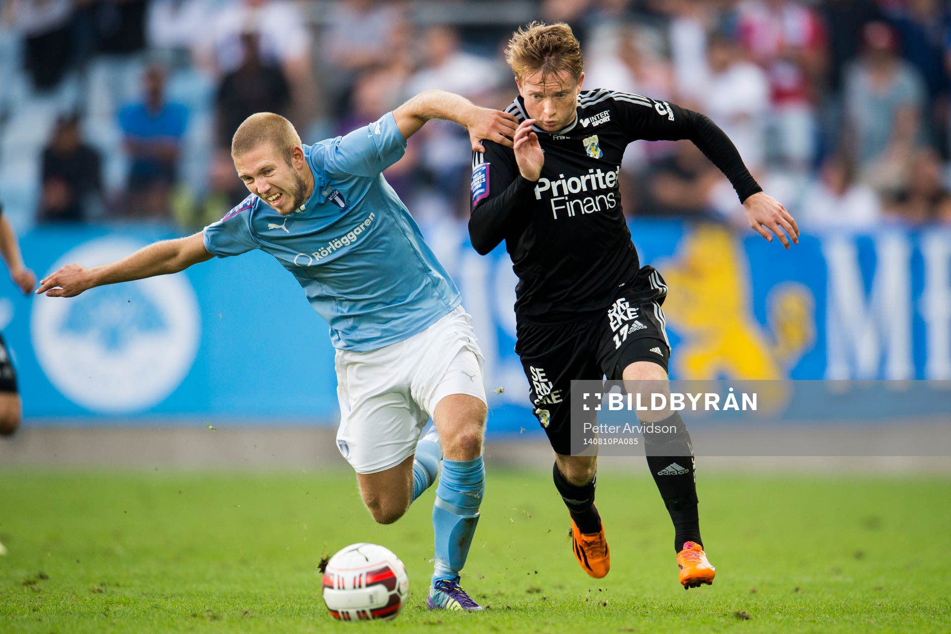 Malmö FFs Anton Tinnerholm jagar IFK Göteborgs Sam Larsson