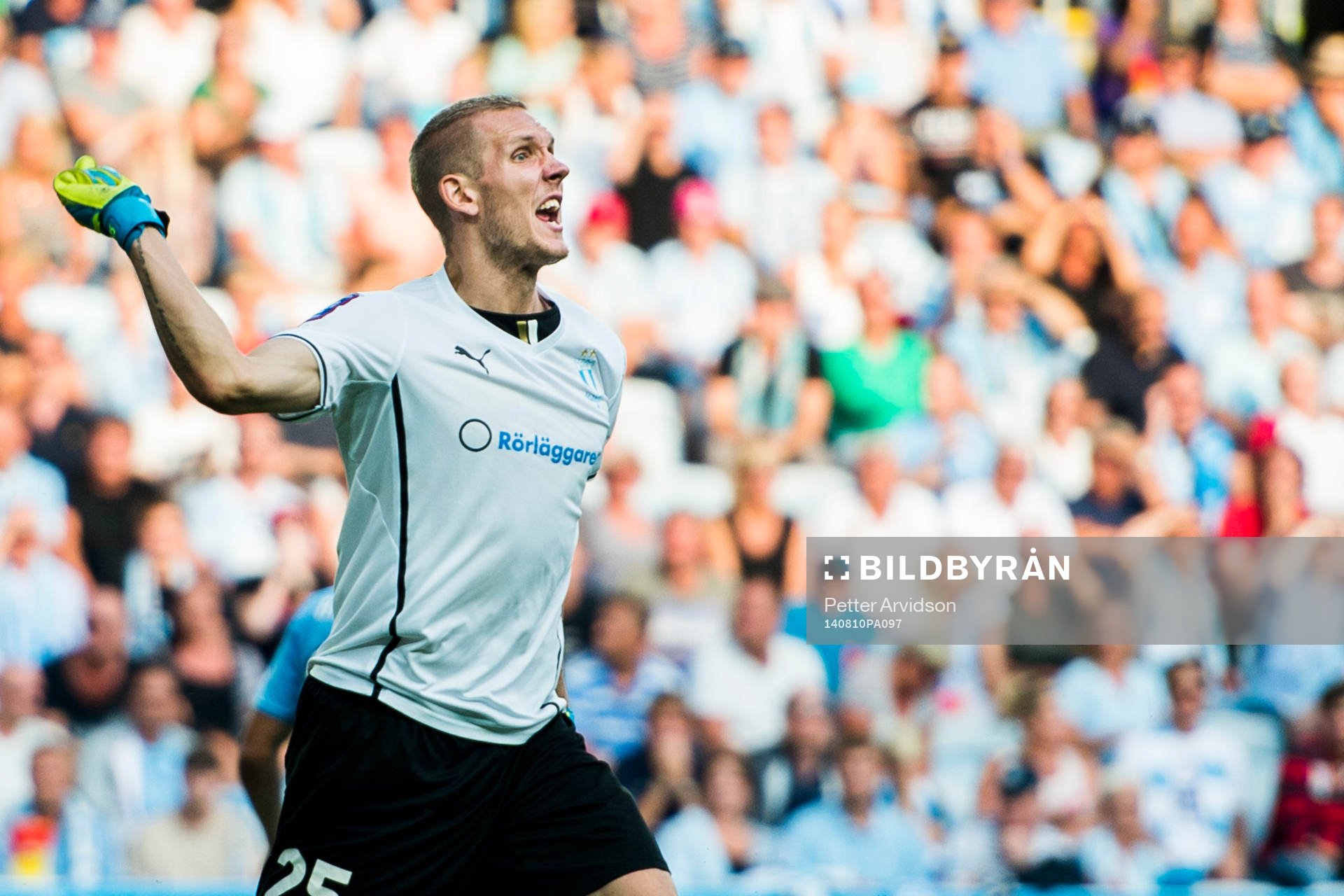 Malmö FFs målvakt Robin Olsen är inte nöjd med sina