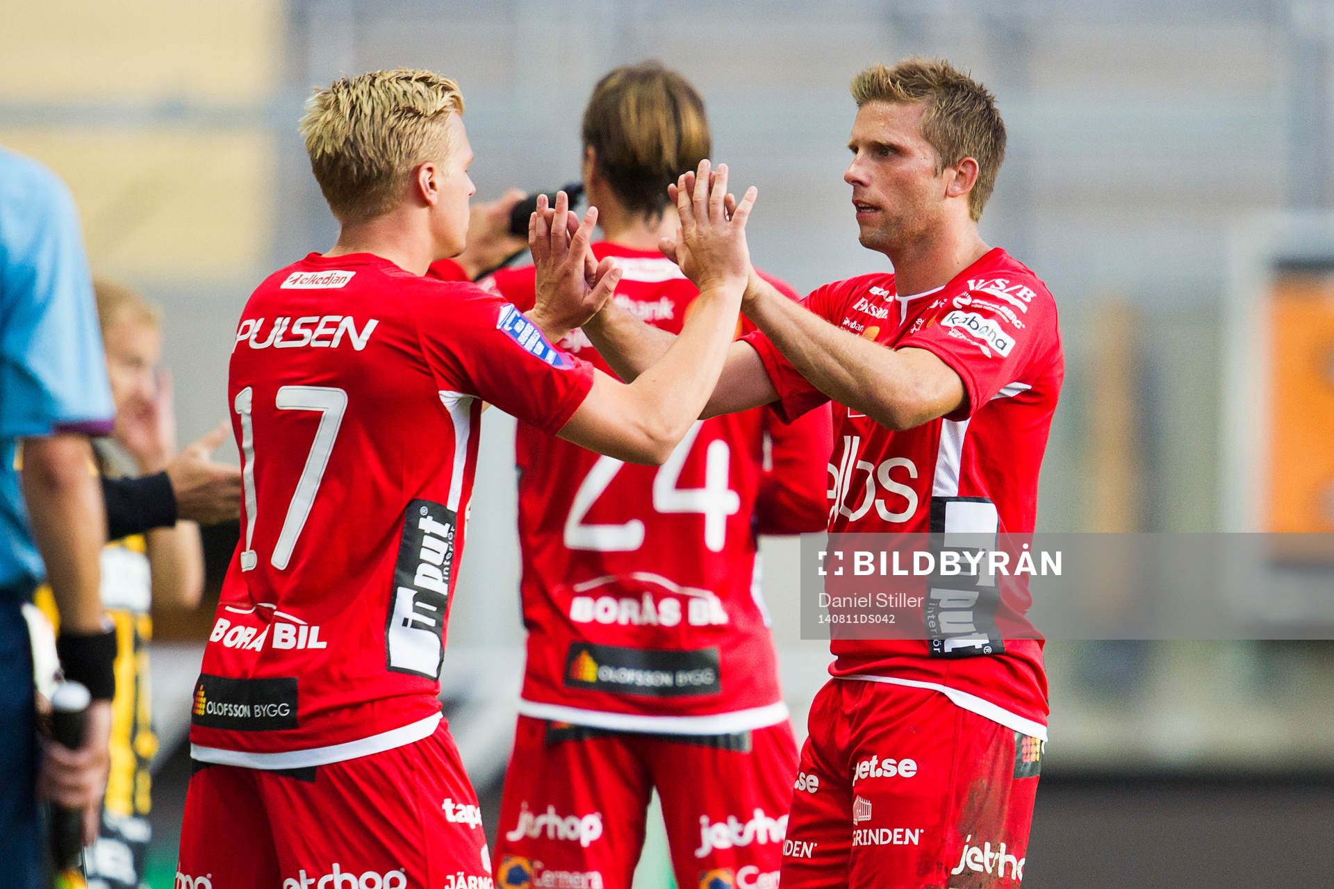 Elfsborgs Anders Svensson går ut och in kommer Per Frick
