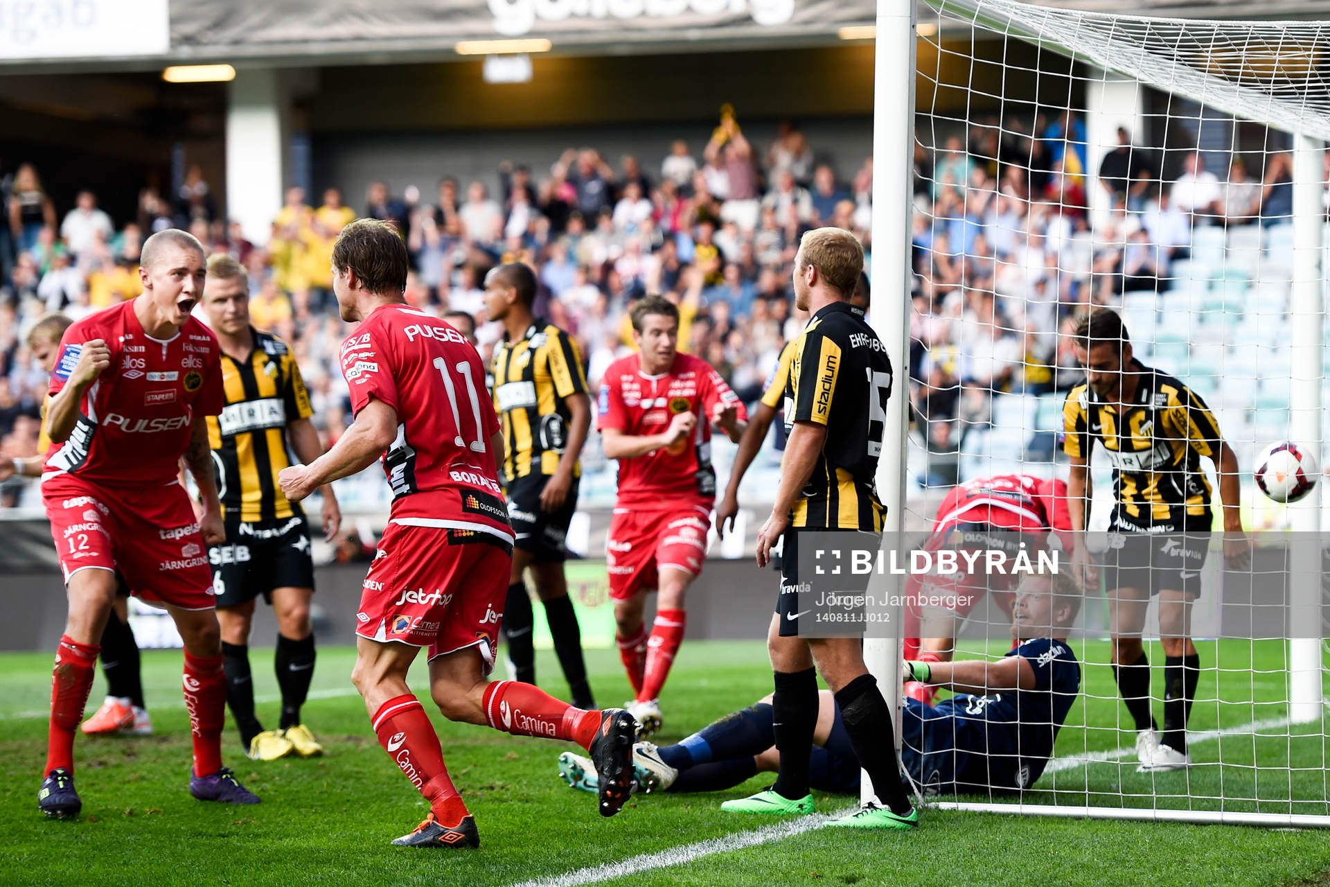 Elfsborgs Sebastian Holmén (tv) jublar mot Daniel Mobaeck