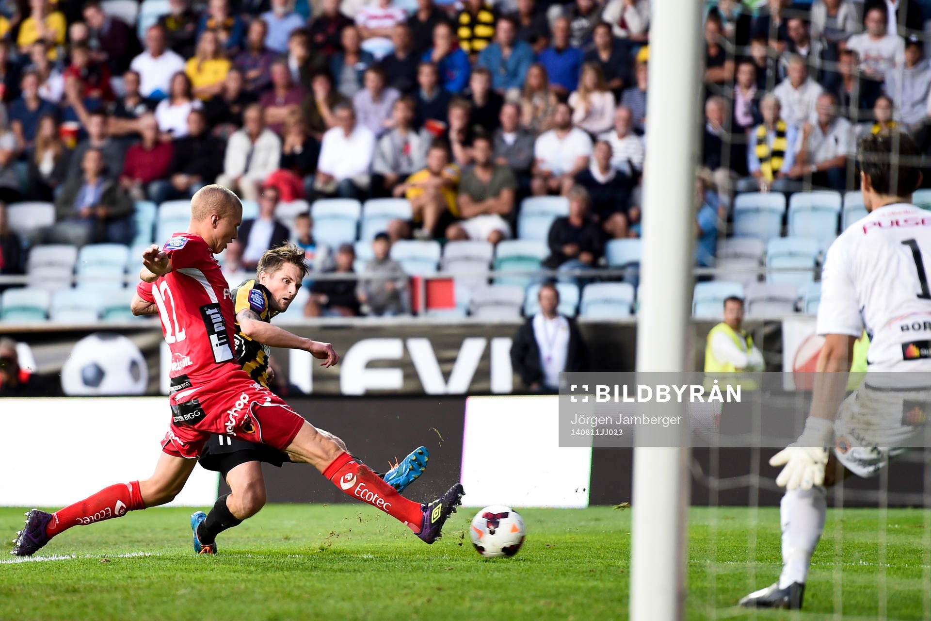 Häckens Gunnar Heidar Torvaldsson utmanar Elfsborgs