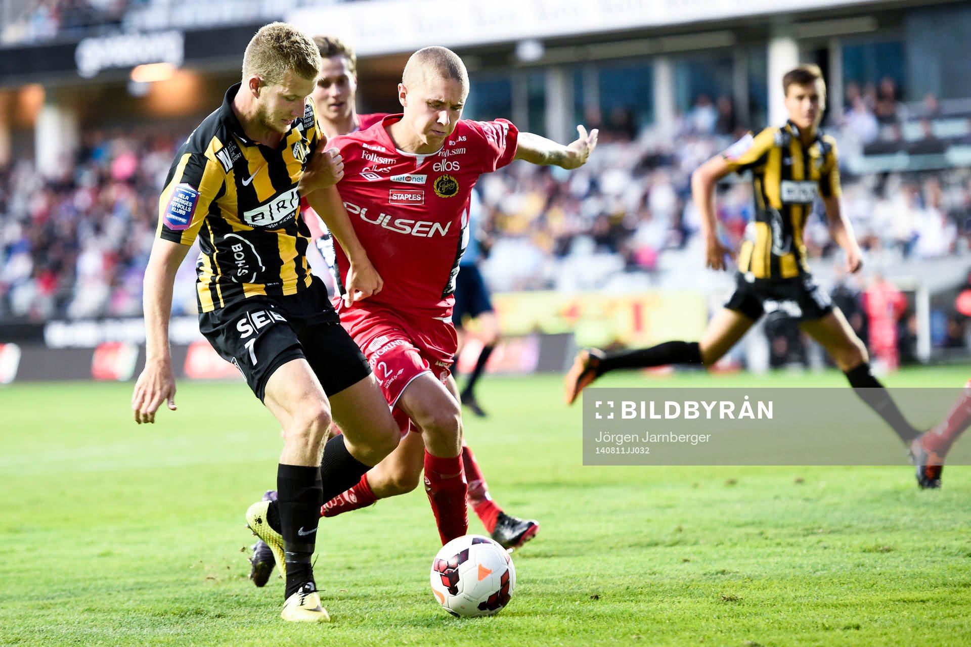 Häckens Simon Gustafson och Elfsborgs Sebastian Holmén i