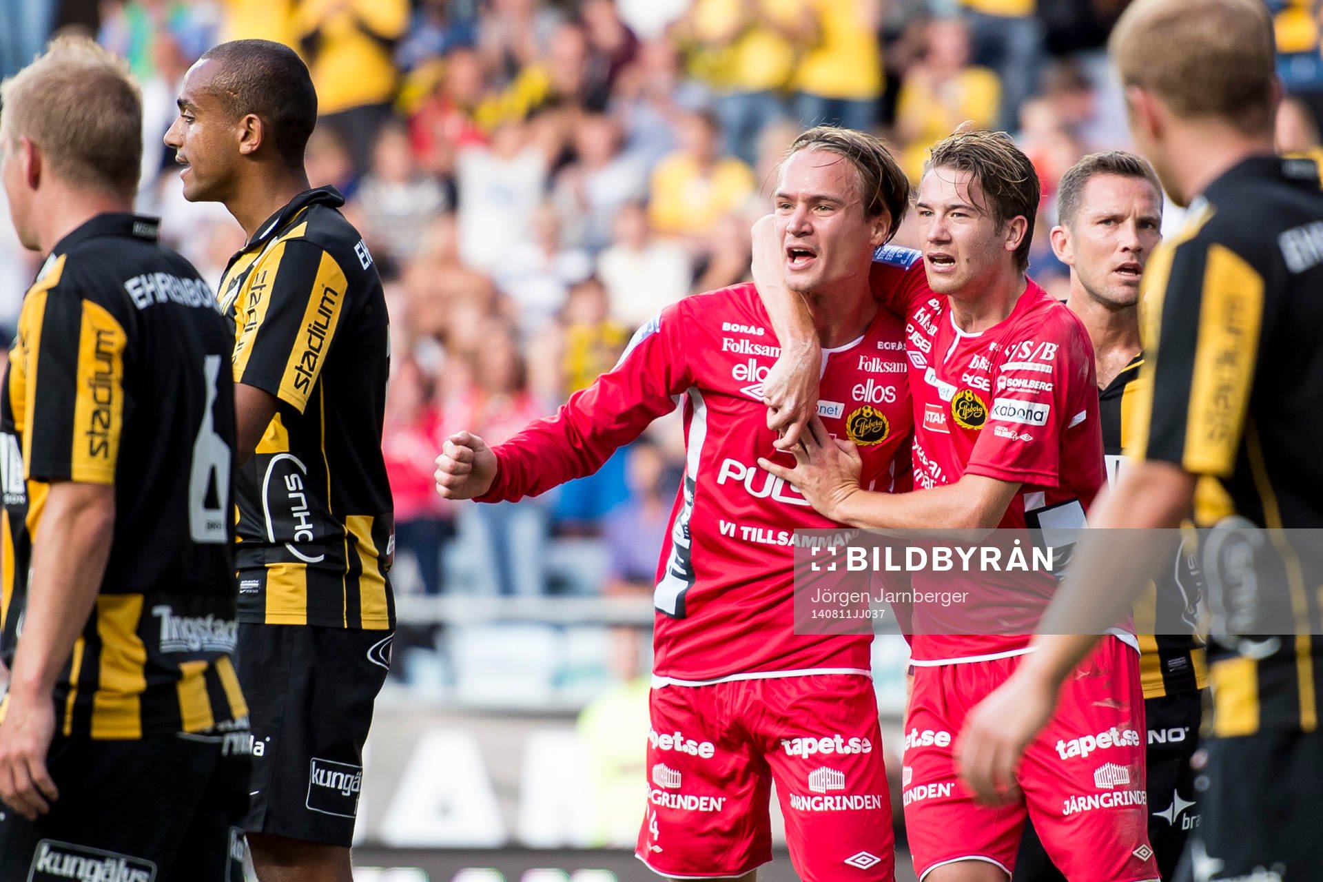 Elfsborgs Viktor Prodell kramas om av Marcus Rohdén efter att Viktor Prodell gjort 0-1 under fotbollsmatchen i Allsvenskan mellan Häcken och Elfsborg den 11 augusti 2014 i Göteborg.