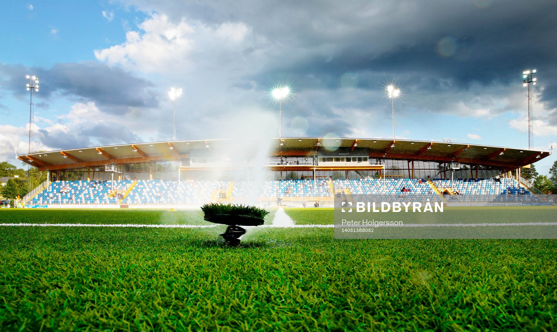 Planen på Kopparvallen vattnas mellan regnskurarna före fotbollsmatchen i Allsvenskan mellan Åtvidaberg och IFK Göteborg den 13 augusti 2014 i Åtvidaberg.