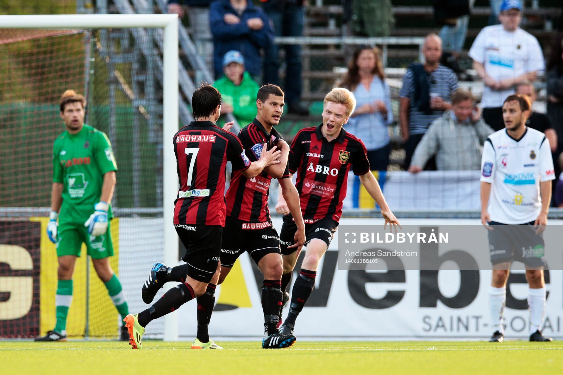 Brommapojkarnas Mauricio Albornoz jublar