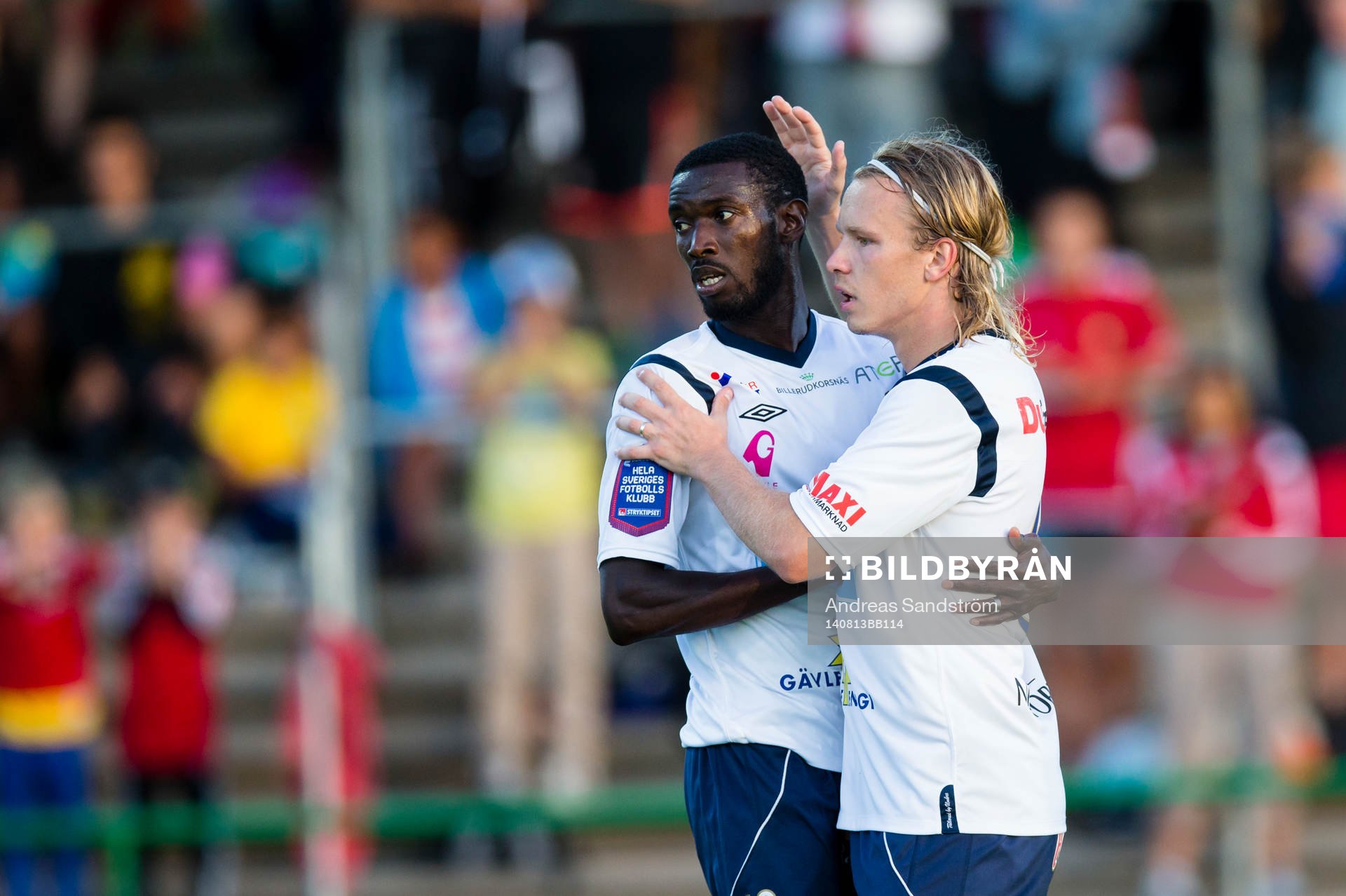 Gefles Dioh Williams gör 1-1 kvitteringen och omfamnas av