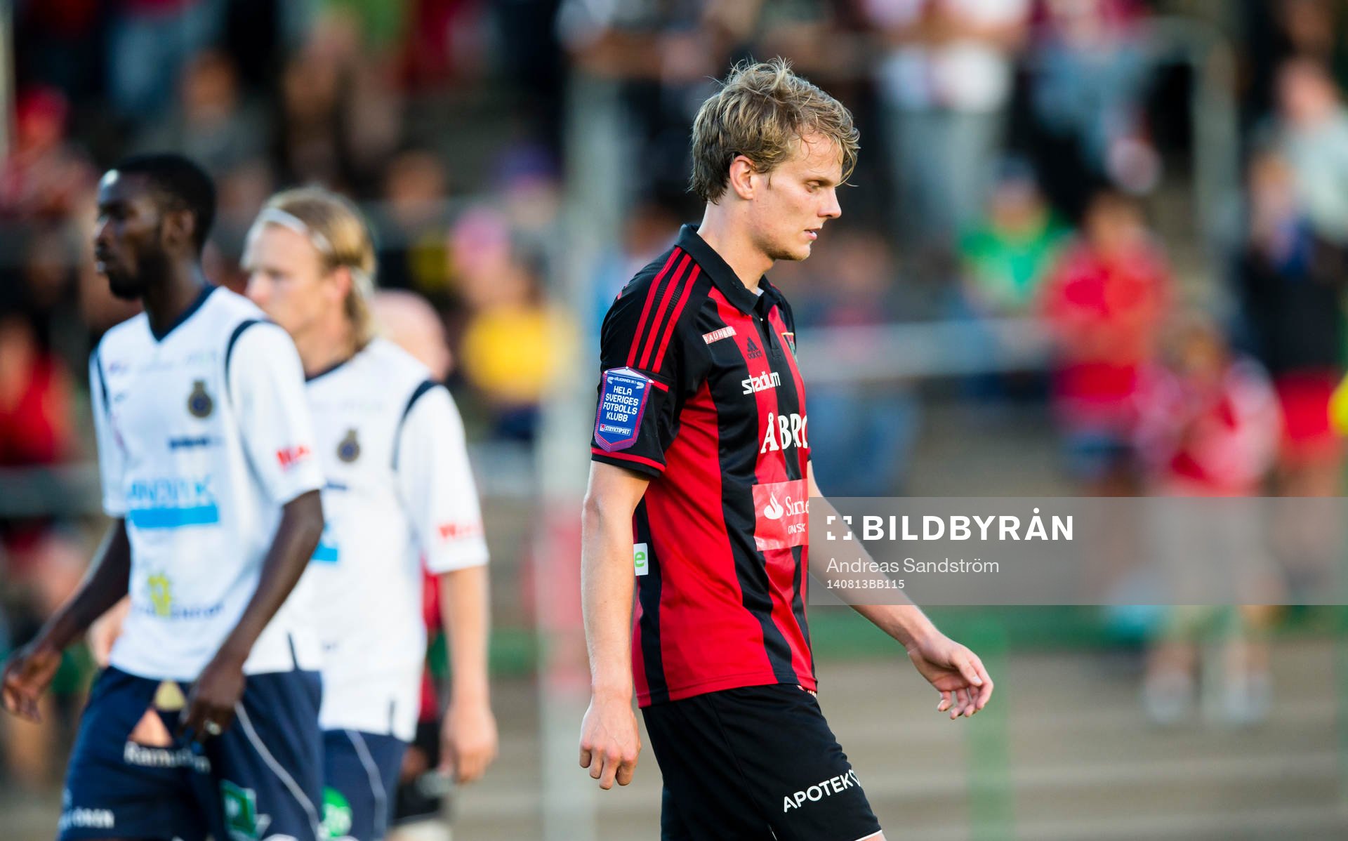 Brommapojkarnas Tim Björkström ser deppig utunder