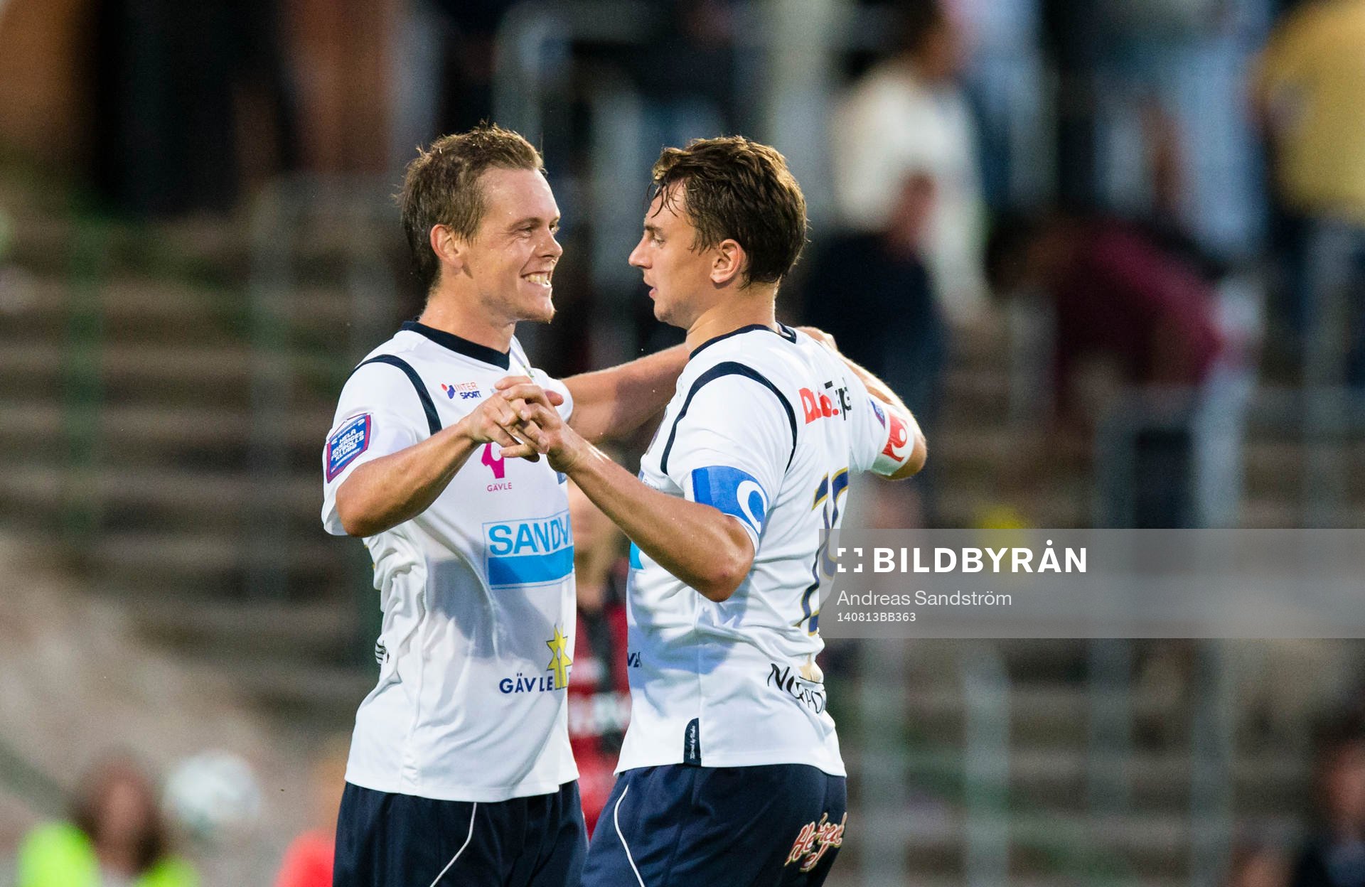 Gefles Jens Portin (v) firar seger med Marcus Hansson efter fotbollsmatchen i Allsvenskan mellan Brommapojkarna och Gefle den 13 Augusti 2014 i Stockholm.