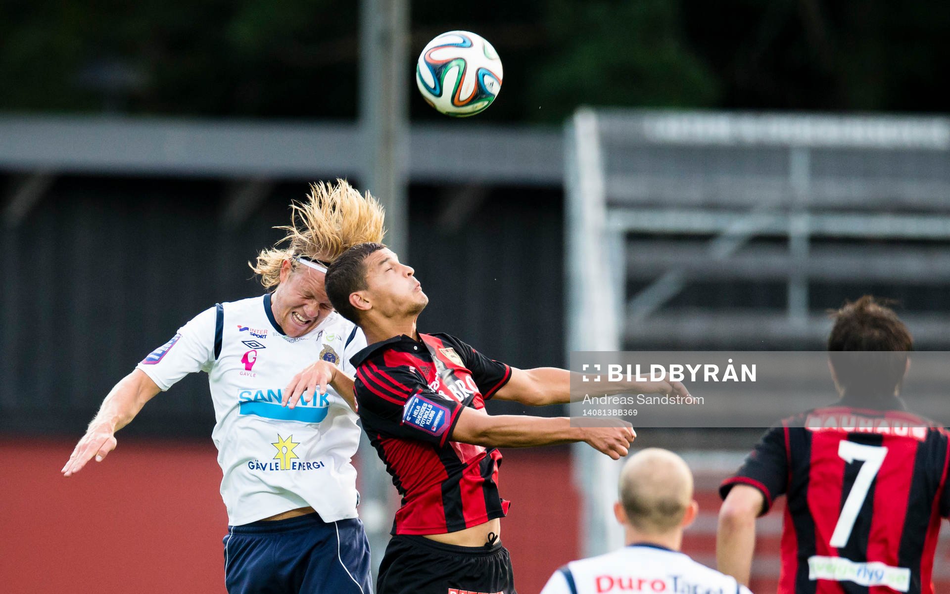 Brommapojkarnas Mauricio Albornoz i en nickduell med Gefles Anders Bååth under fotbollsmatchen i Allsvenskan mellan Brommapojkarna och Gefle den 13 Augusti 2014 i Stockholm.
