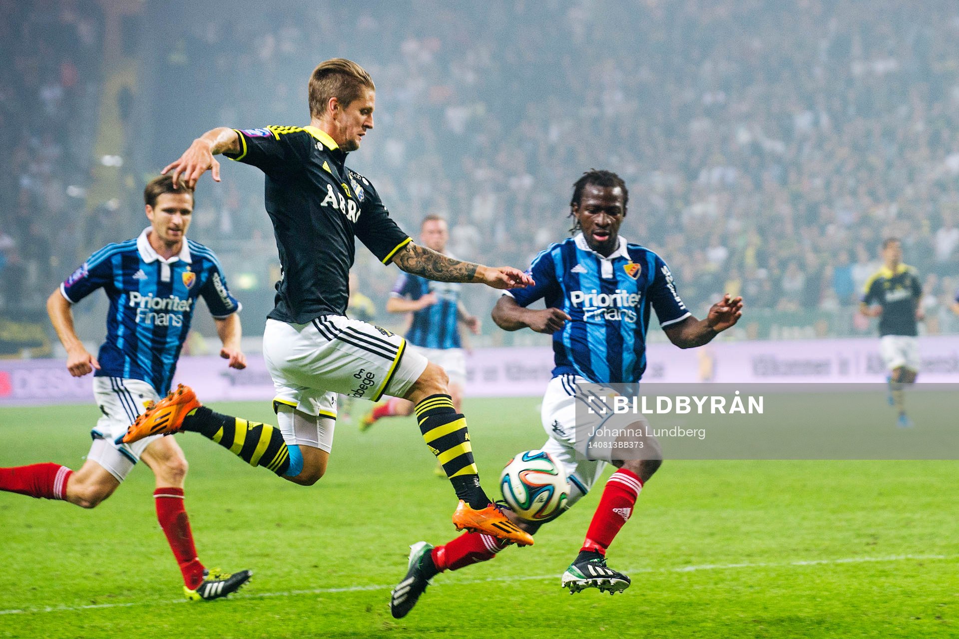 s Martin Lorentzson och Djurgårdens Amadou Jawo