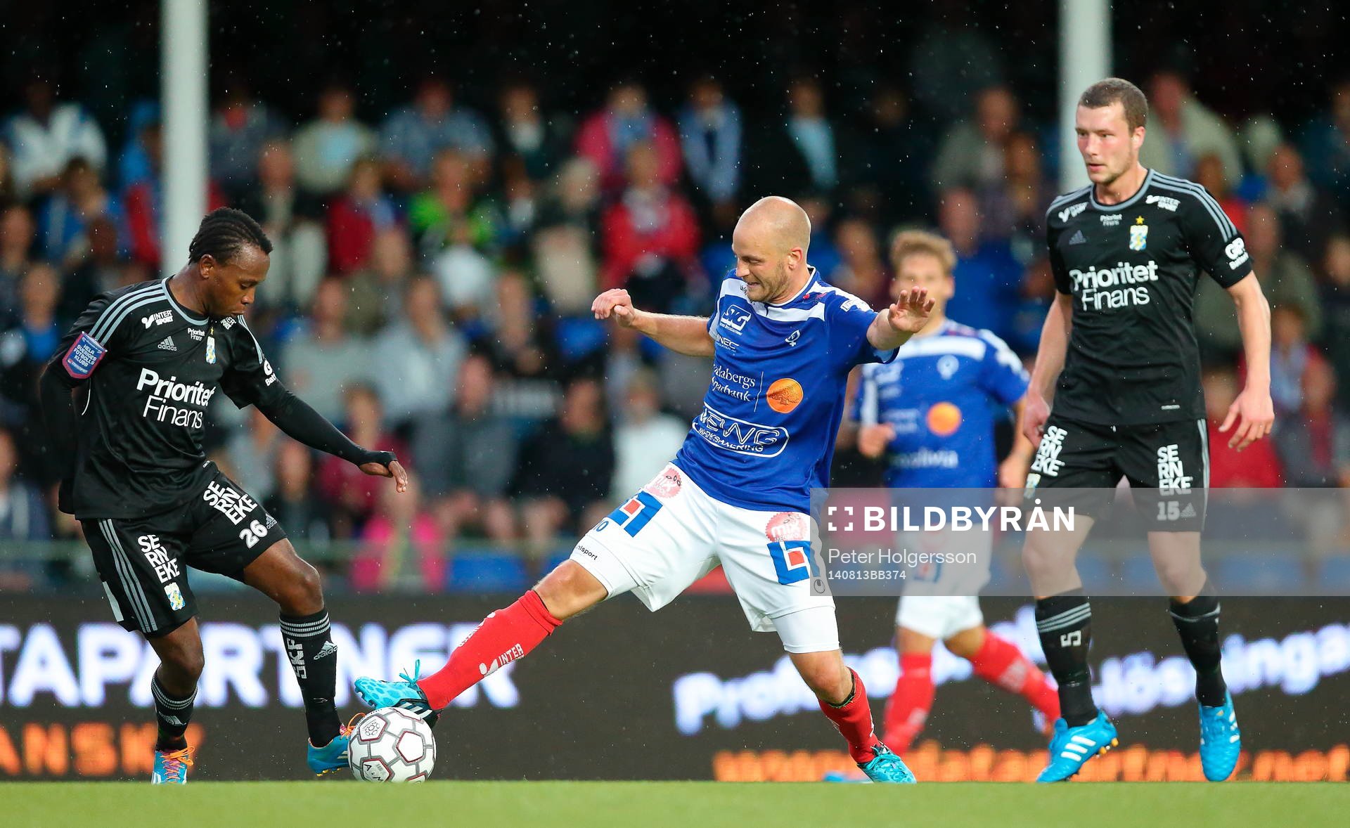 IFK Göteborgs May Mahlangu, Åtvidabergs Daniel Sjölund