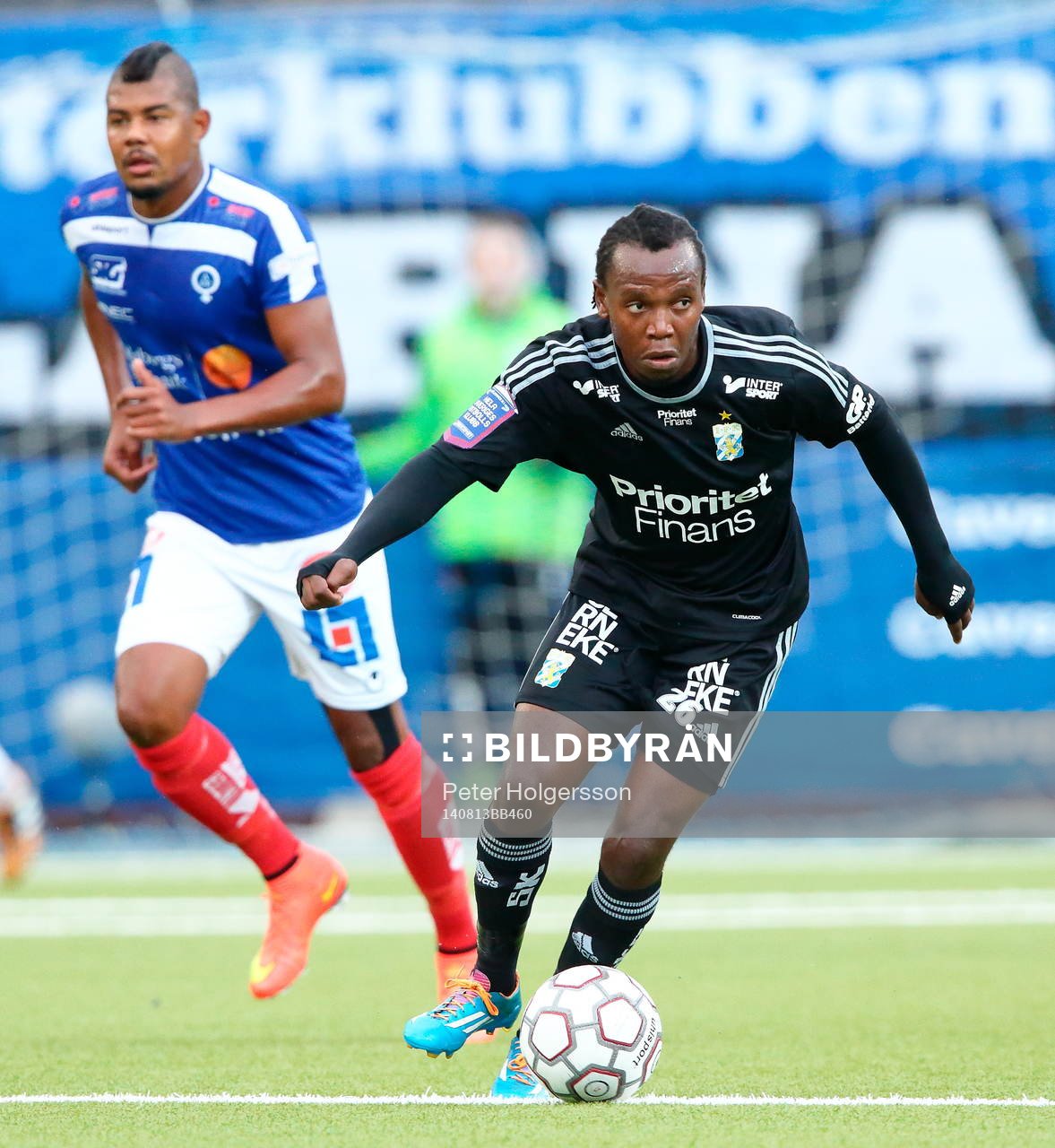 Åtvidabergs Ricardo Santos och IFK Göteborgs May Mahlangu