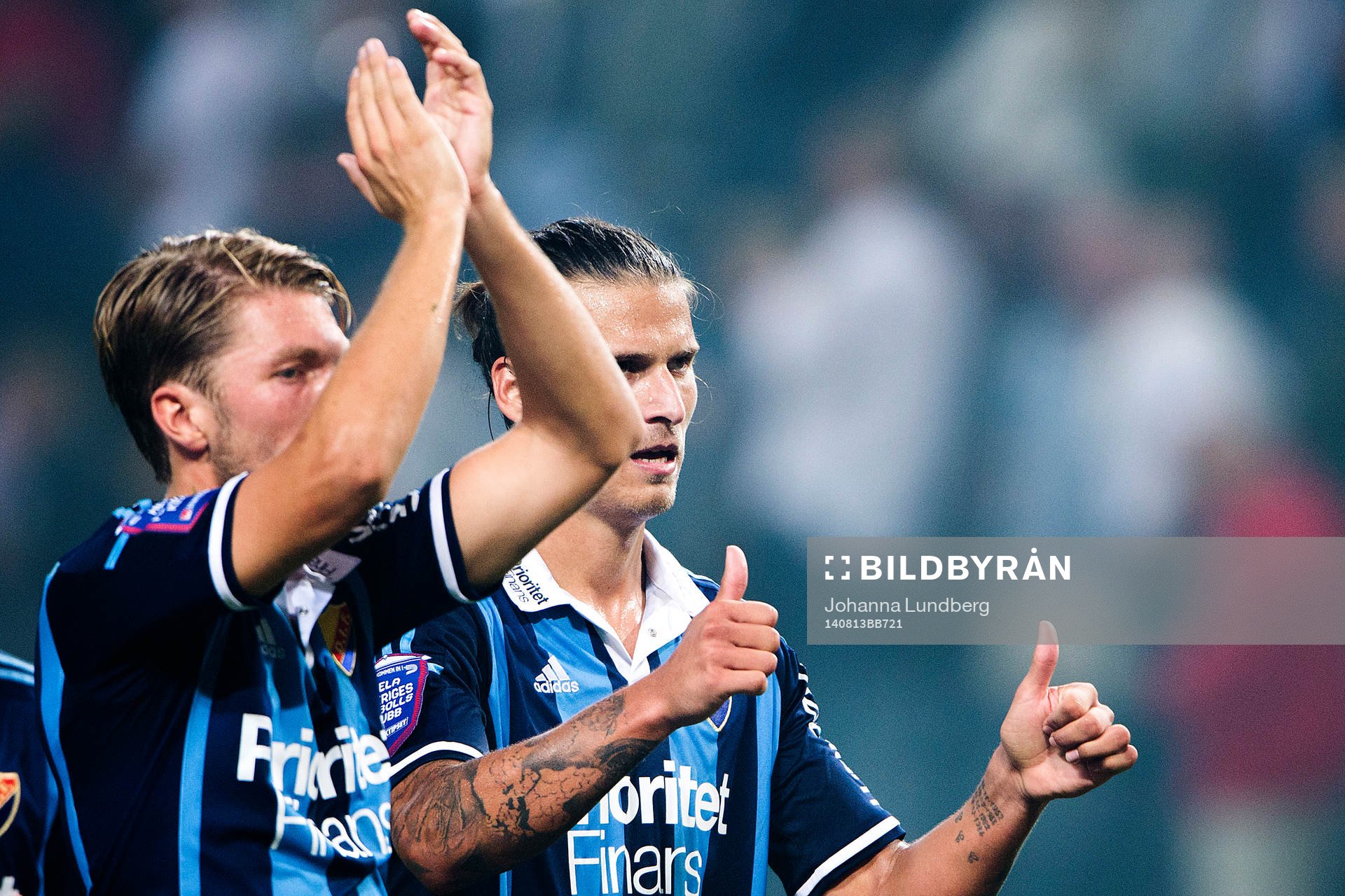 Djurgårdens Aleksandar Prijovic  ger tummen upp till